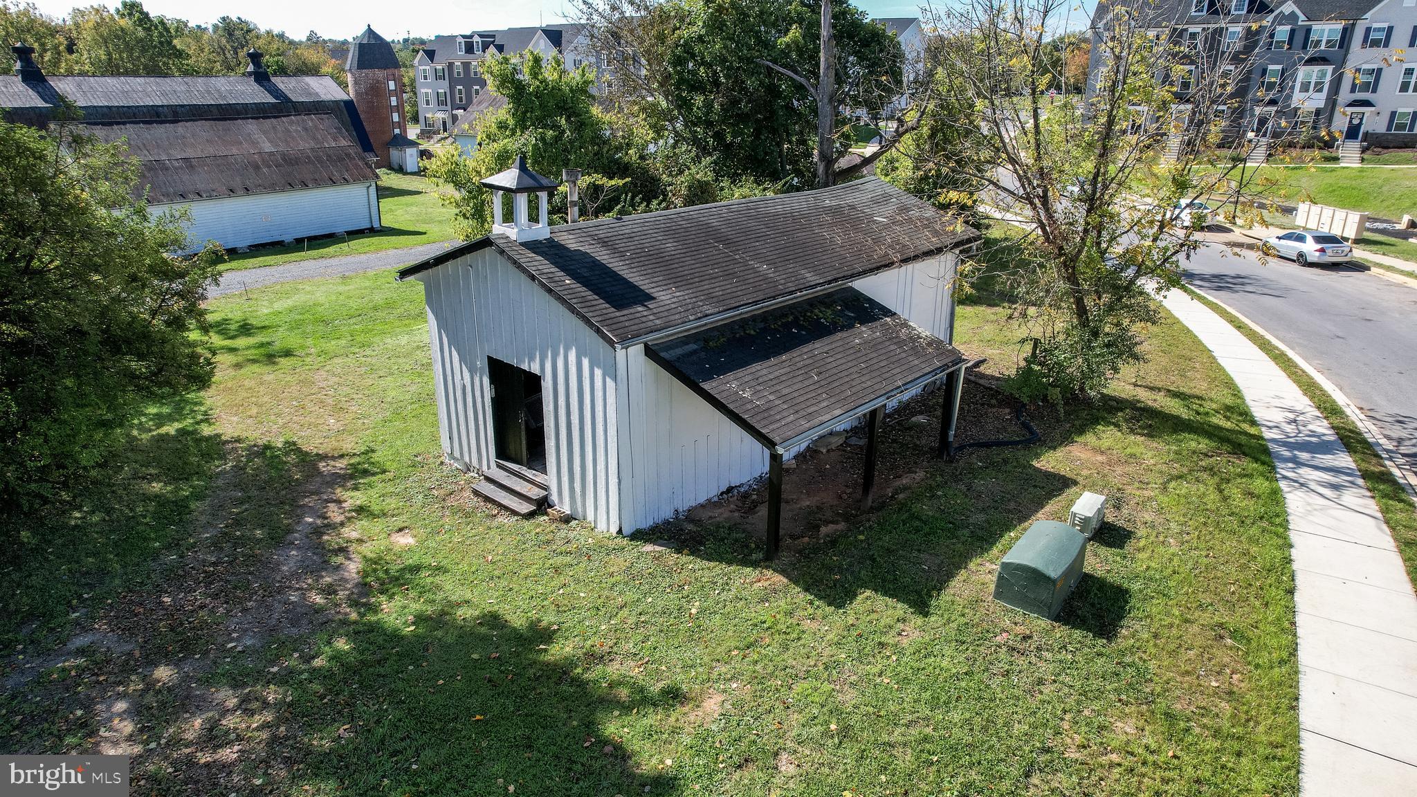 BELLE AIR TOWNHOMES - Residential