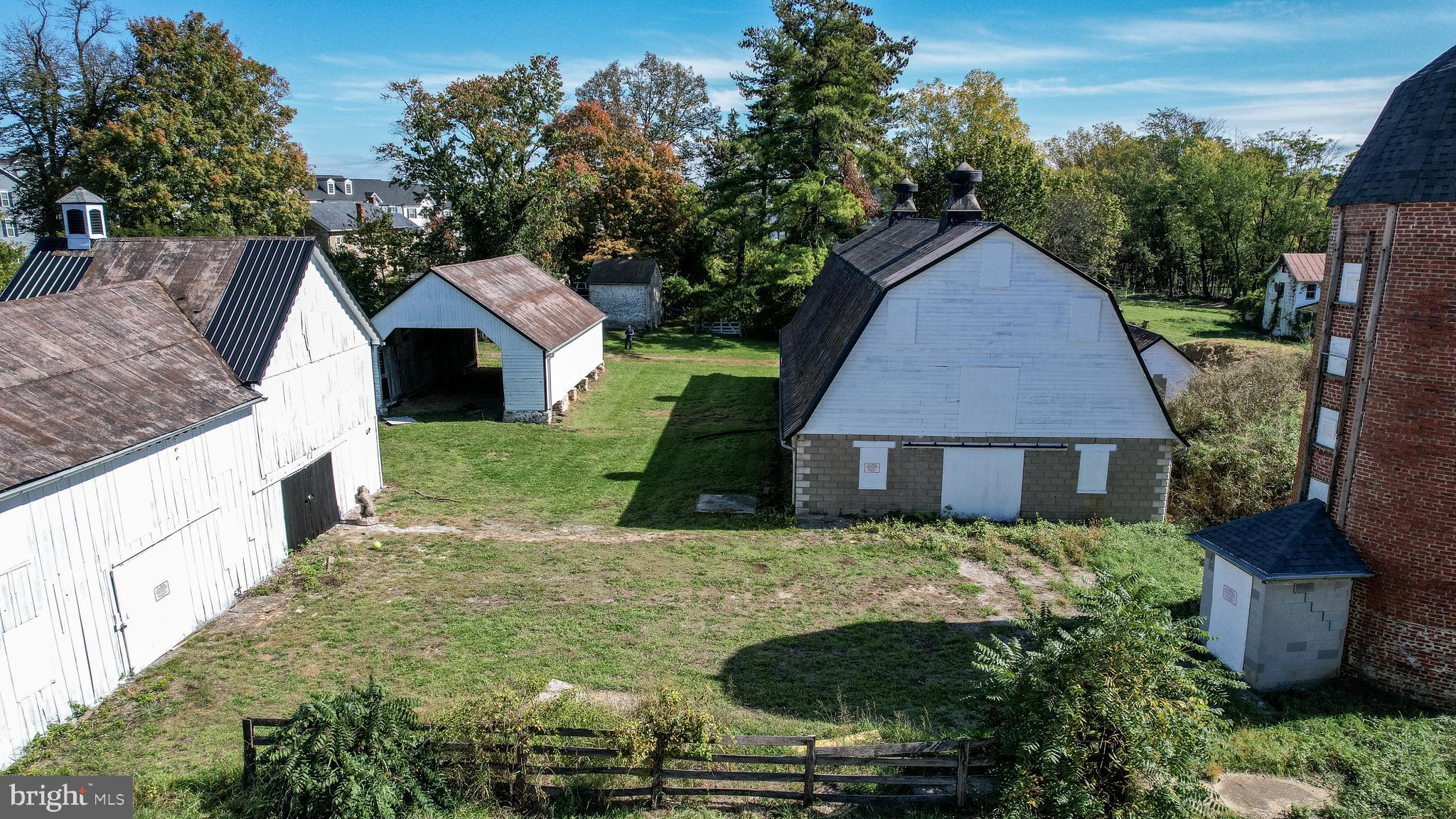 BELLE AIR TOWNHOMES - Residential
