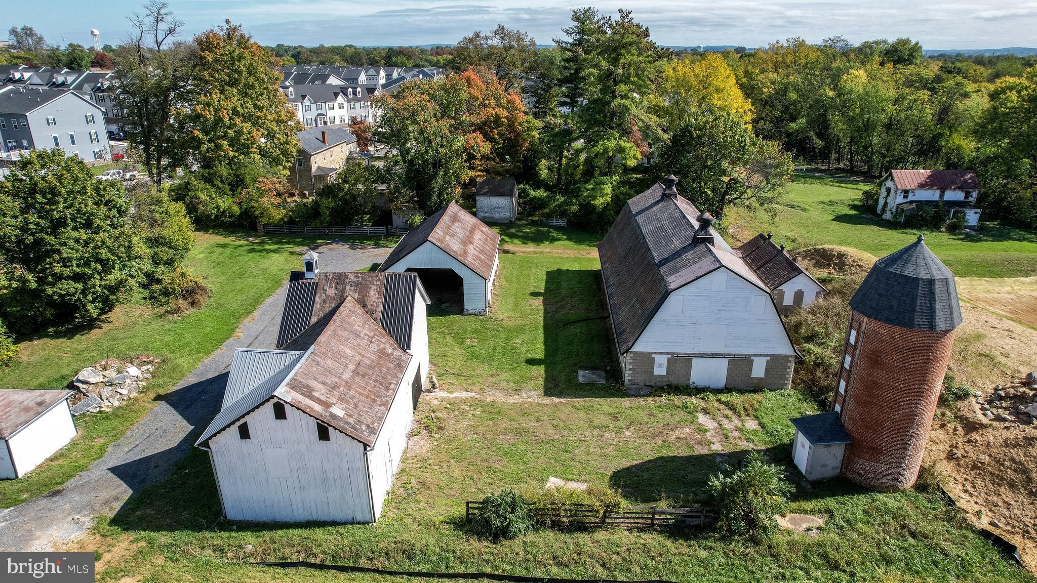 BELLE AIR TOWNHOMES - Residential