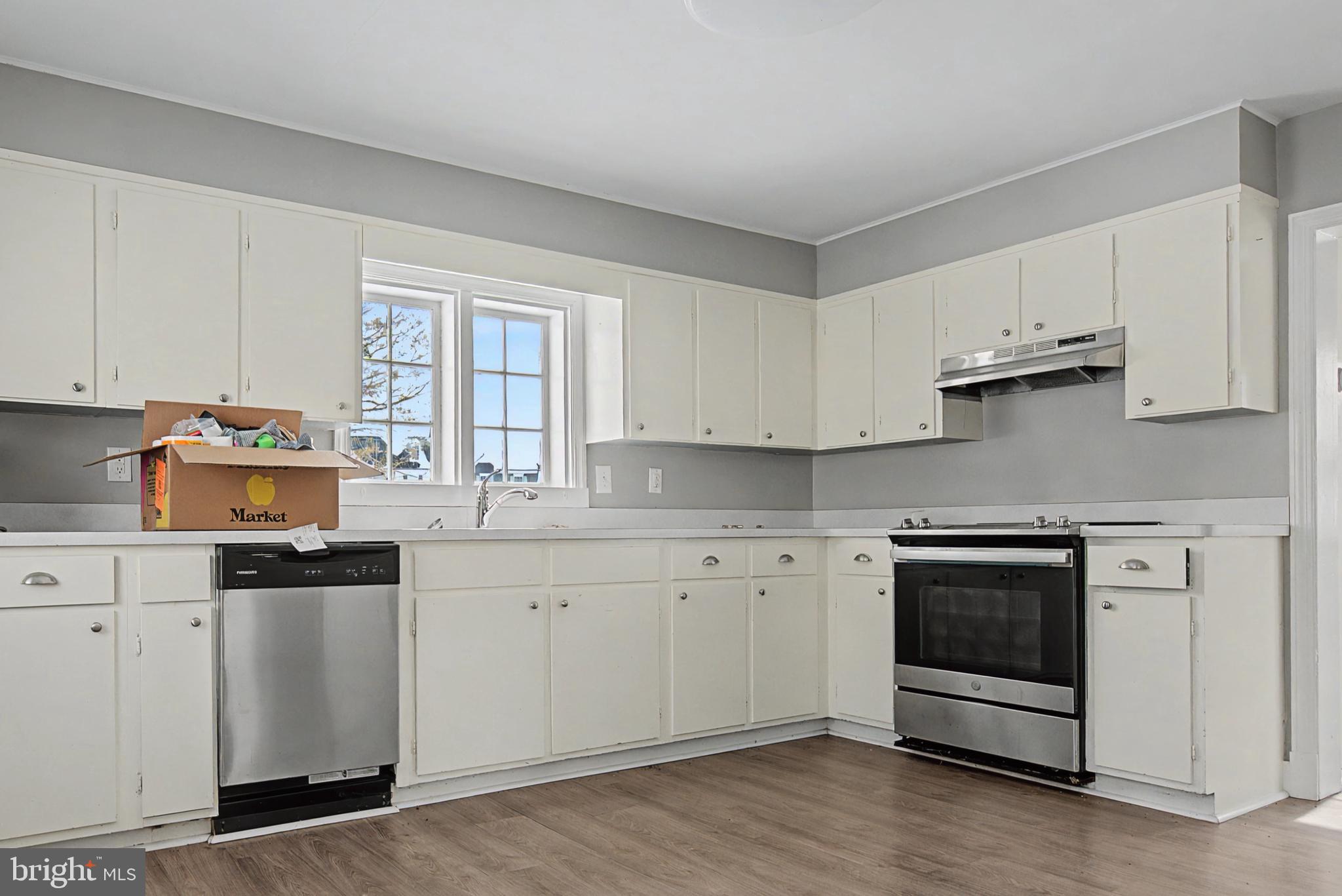 BELLE AIR TOWNHOMES - Residential