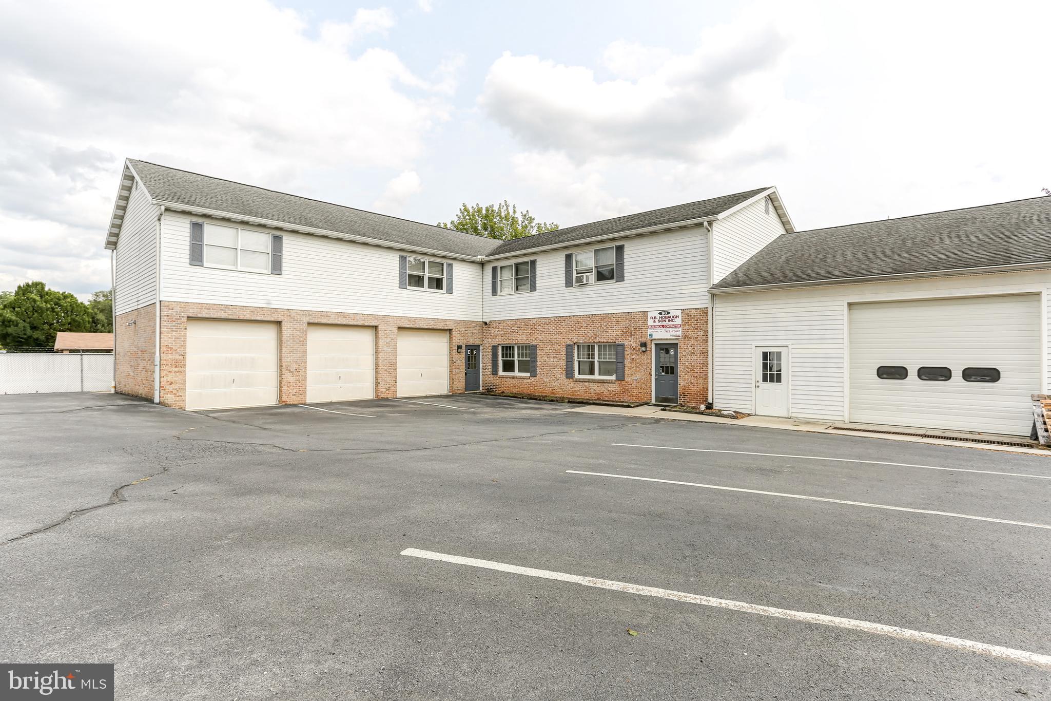 This charming three-bedroom, one-bathroom second-floor apartment in Lemoyne offers a comfortable and convenient living space filled with natural light. Featuring central air for year-round comfort, the apartment is ideally located near a community pool, local parks, and major roadways, making commuting and recreation a breeze. Spacious and bright, this home is perfect for those looking for both relaxation and accessibility.