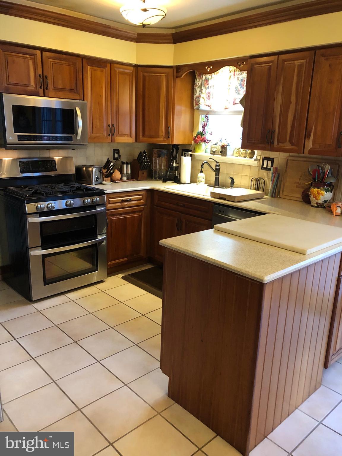 VILLAGE BROOK ESTS - Residential