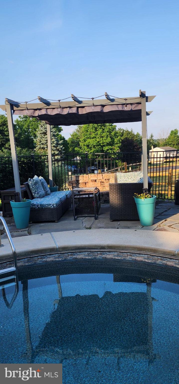 VILLAGE BROOK ESTS - Residential