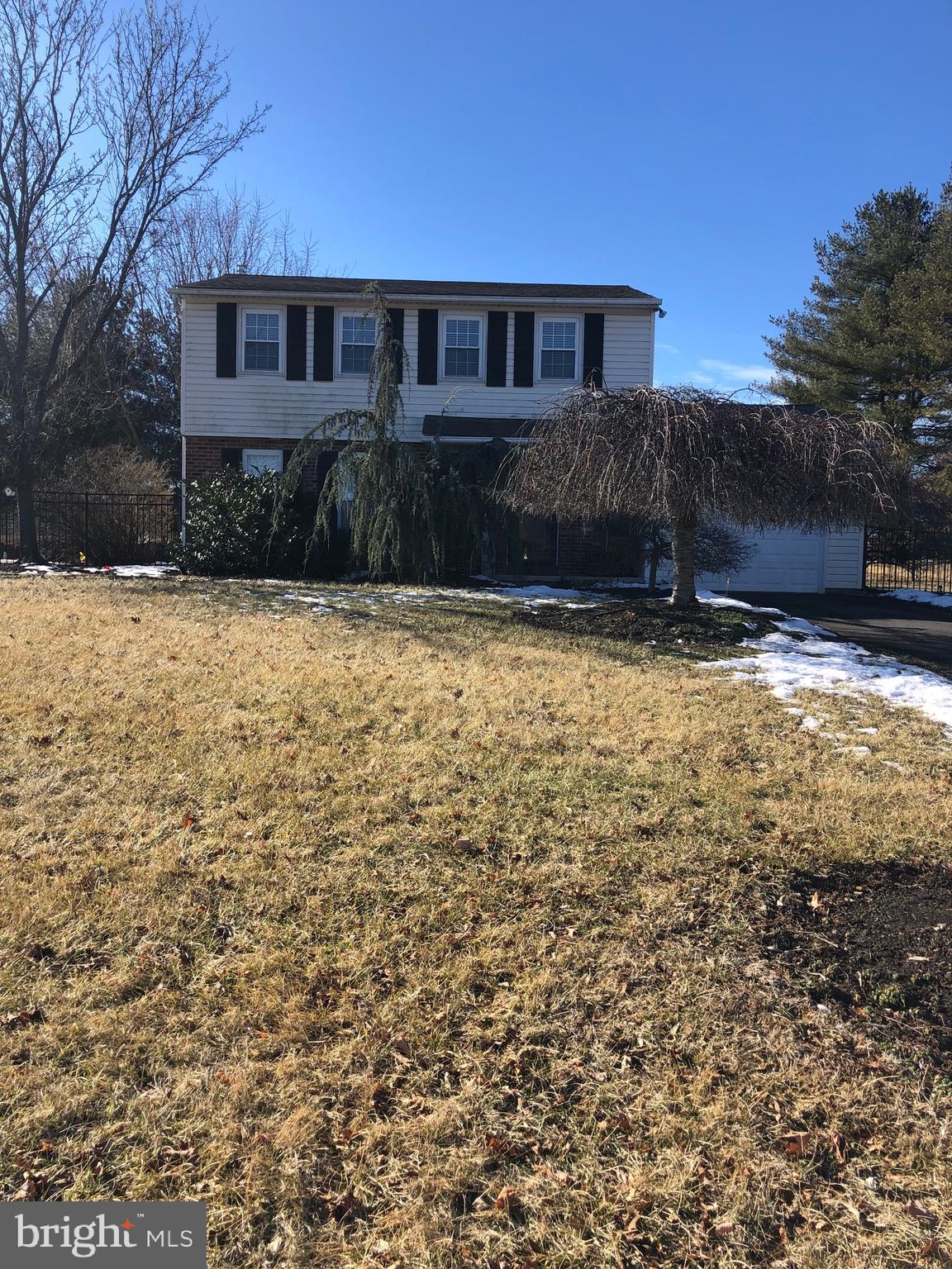 VILLAGE BROOK ESTS - Residential