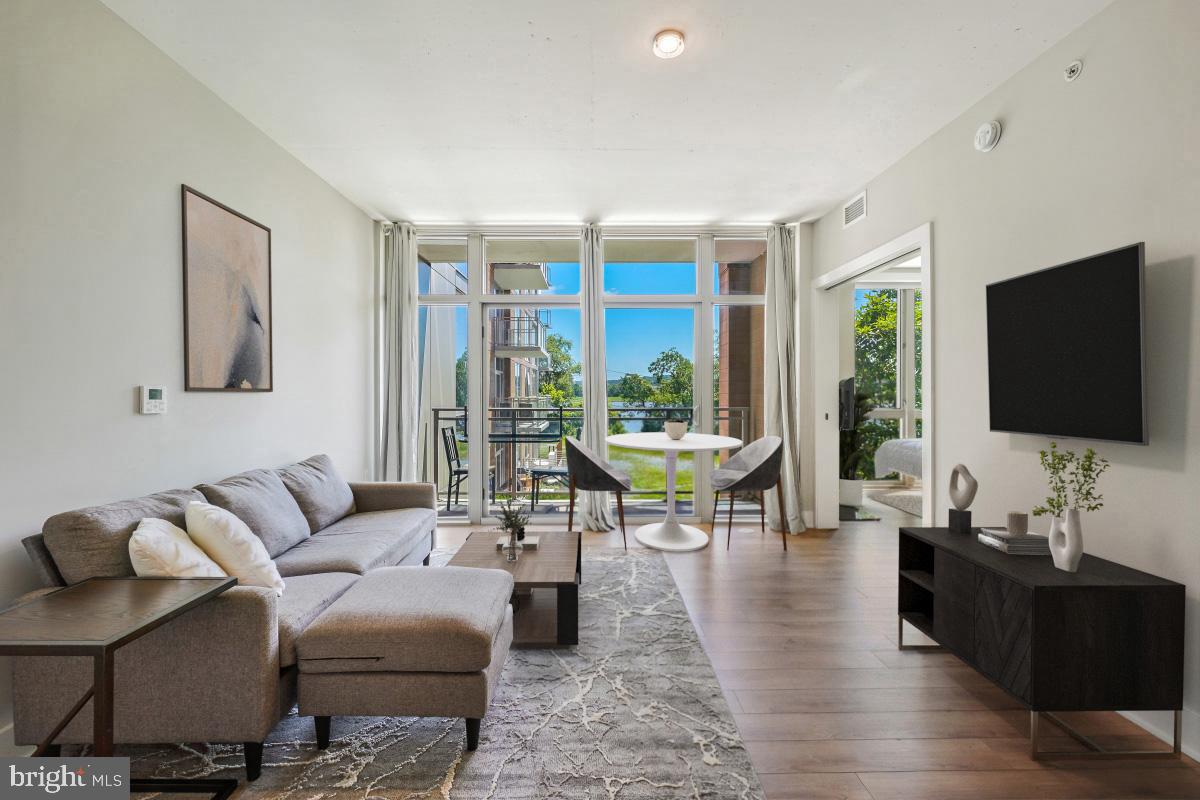 88 V STREET SW 204