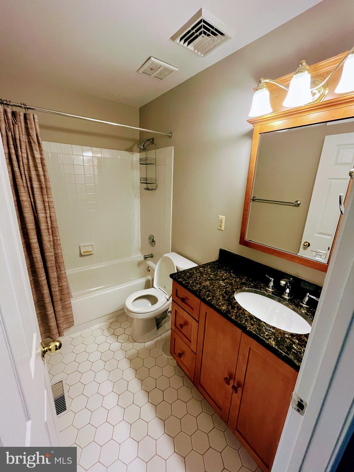 ANDORRA WOODS - Residential Lease