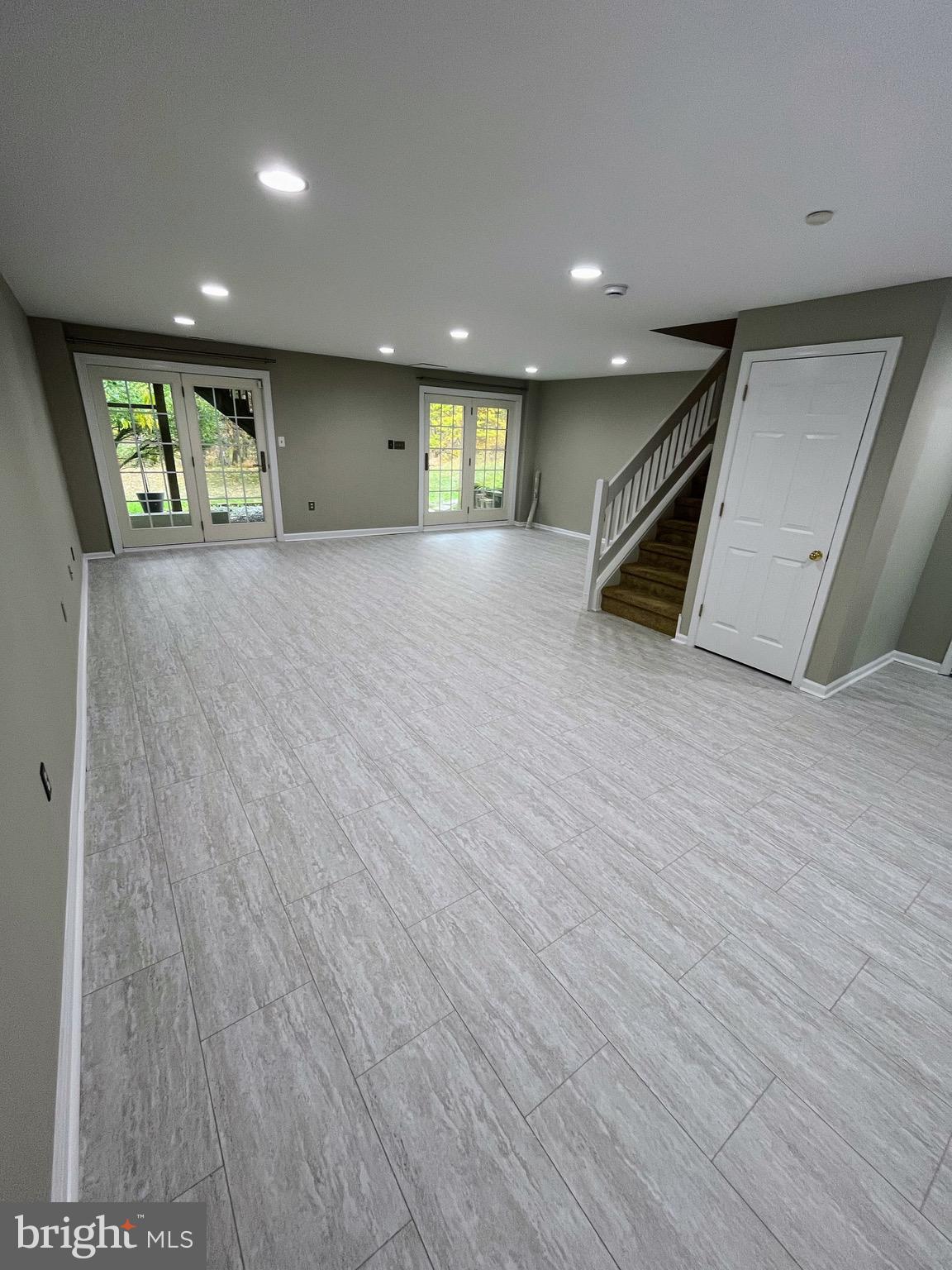 ANDORRA WOODS - Residential Lease