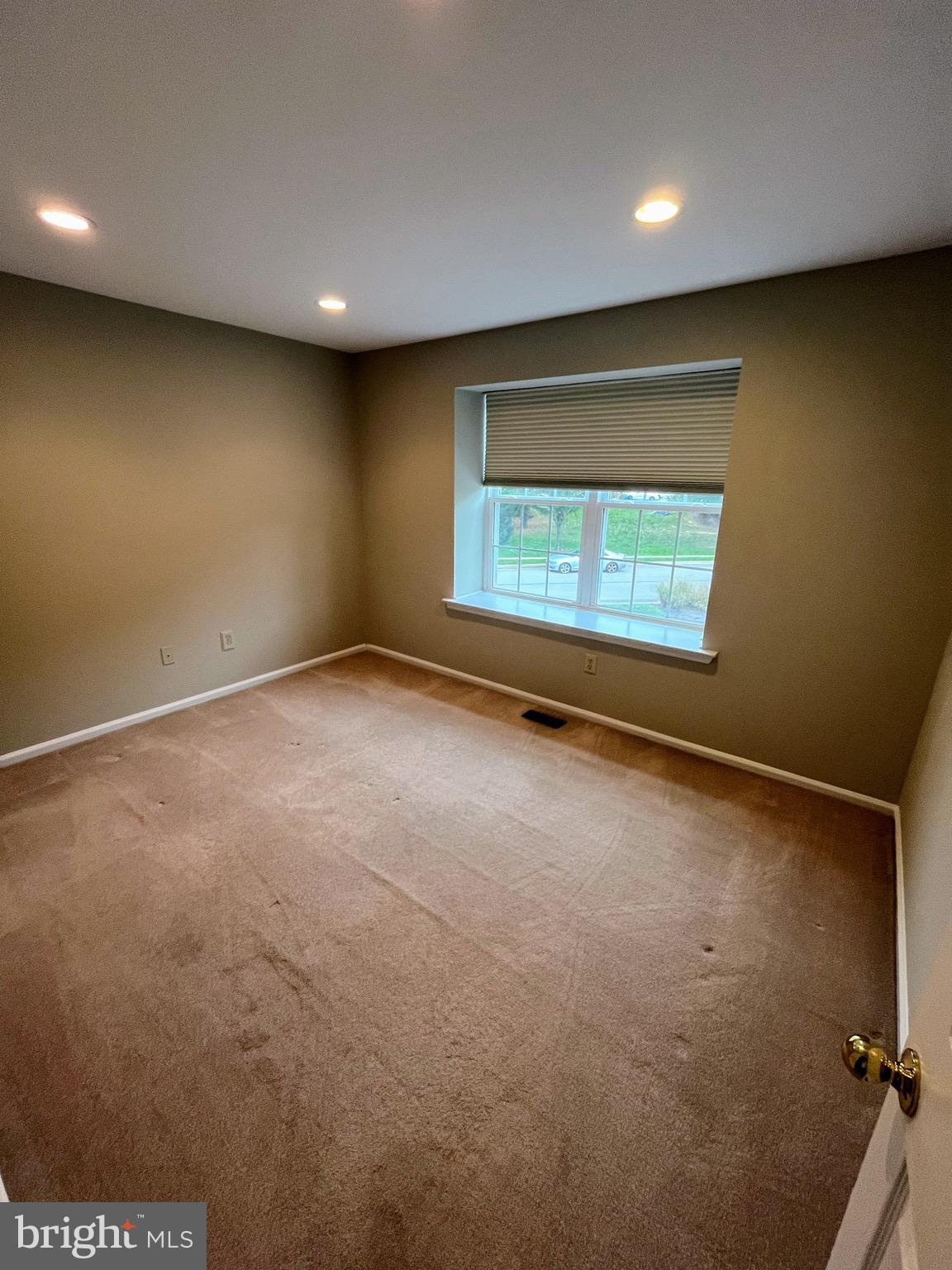 ANDORRA WOODS - Residential Lease