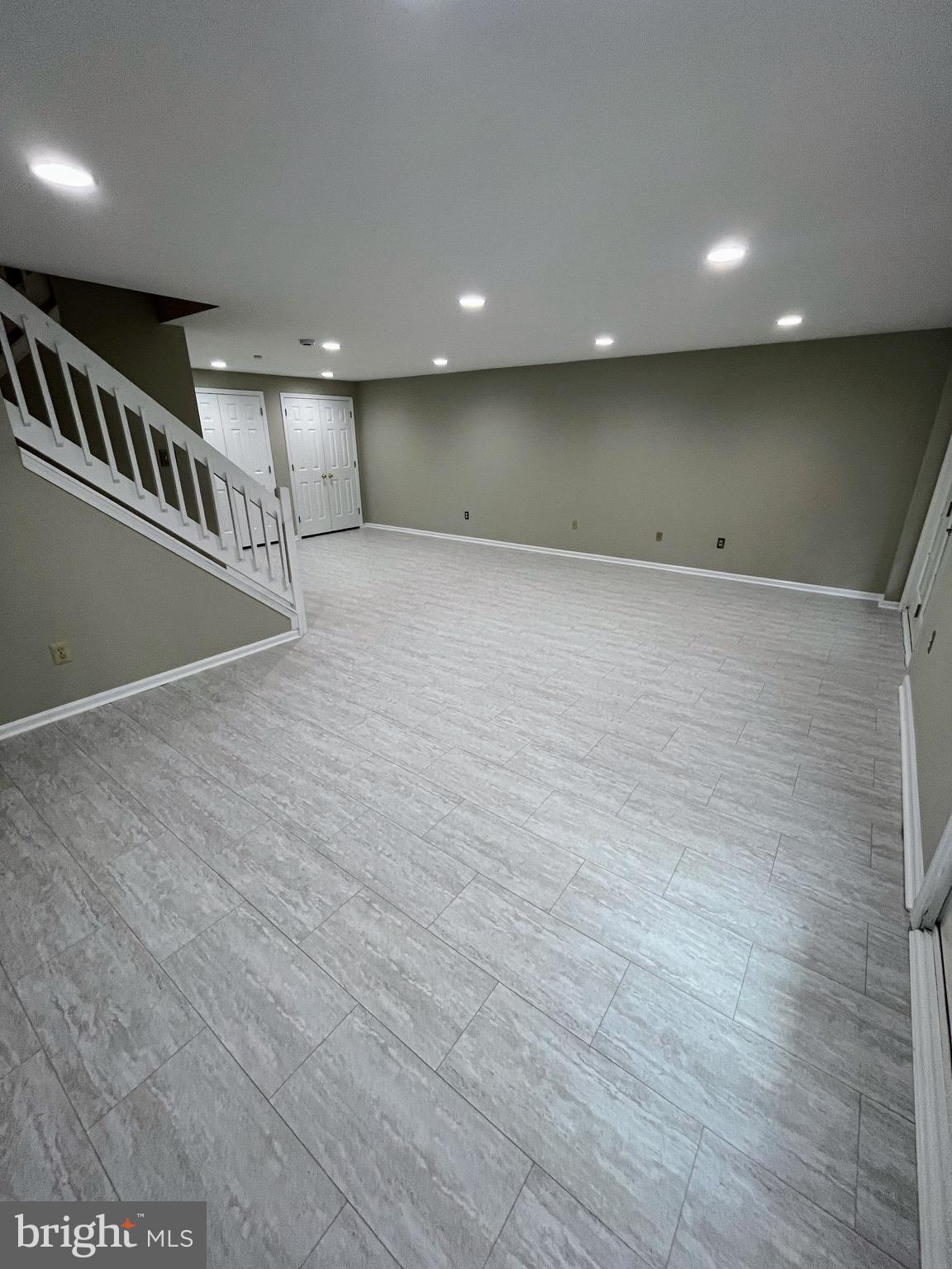 ANDORRA WOODS - Residential Lease