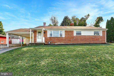 Photo of 10 Dulles Drive E, CAMP HILL, PA 17011 (MLS # PACB2059734)