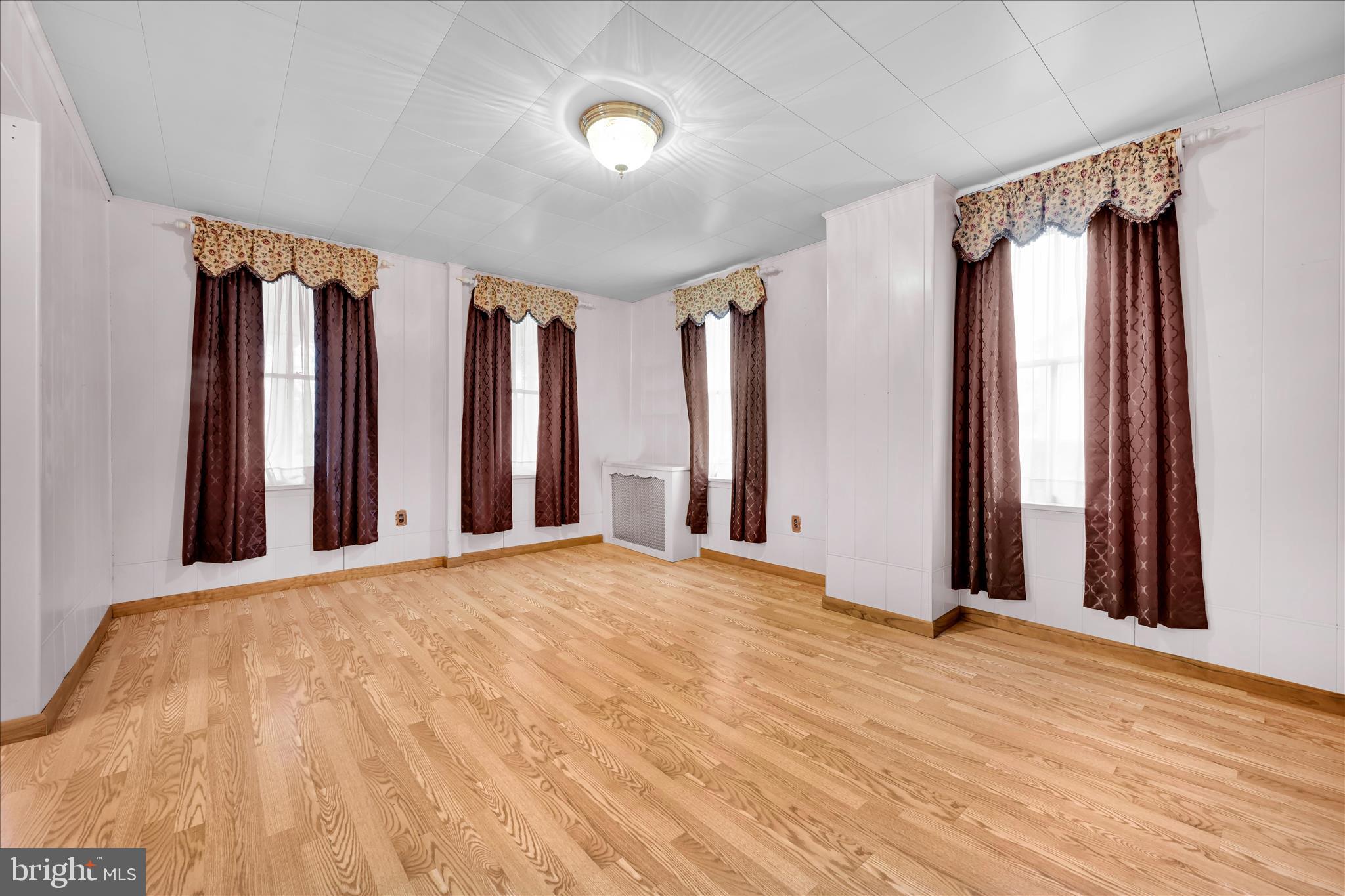 PINE GROVE - Residential