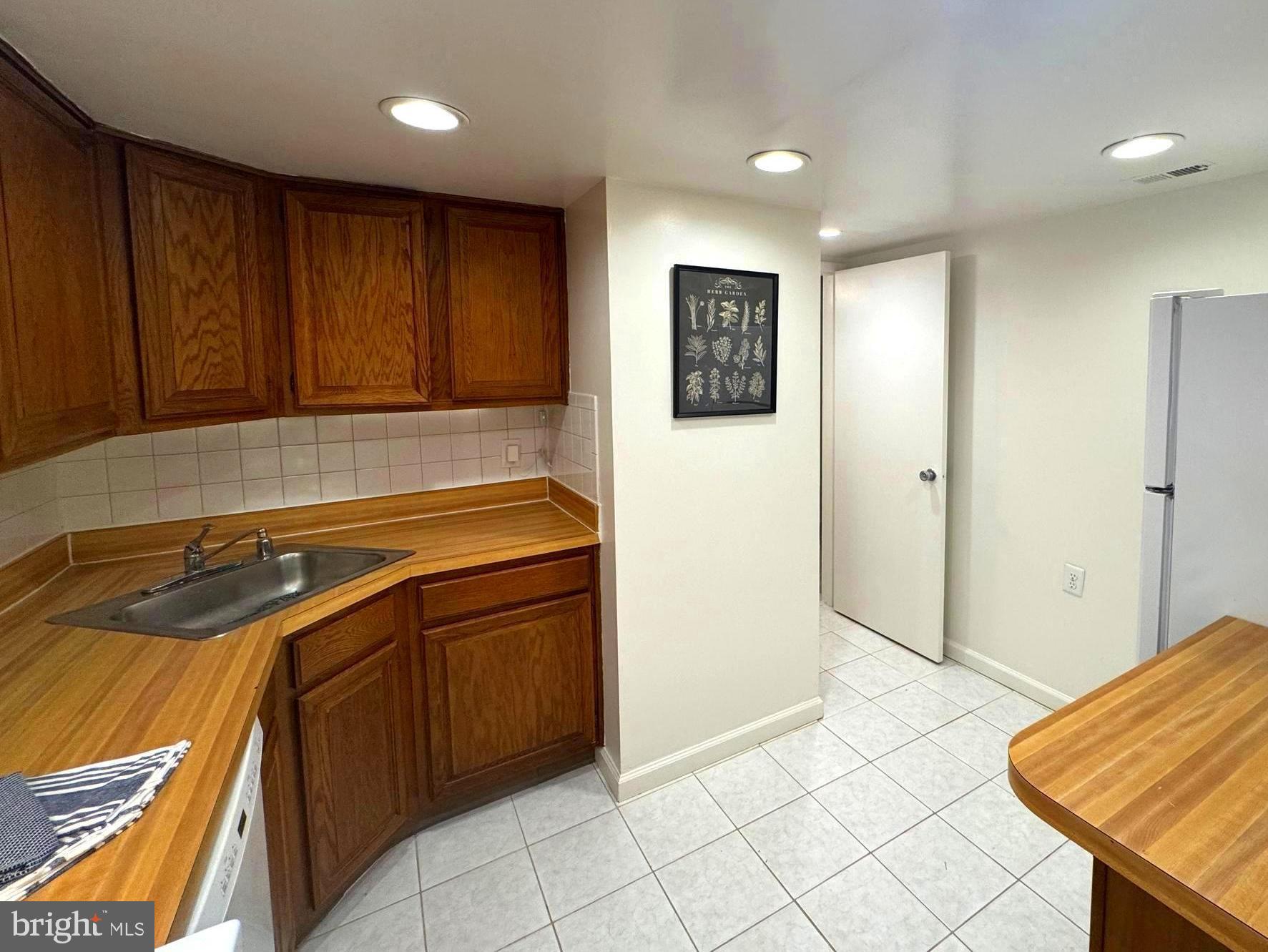 1433 NORTHGATE SQUARE 1A