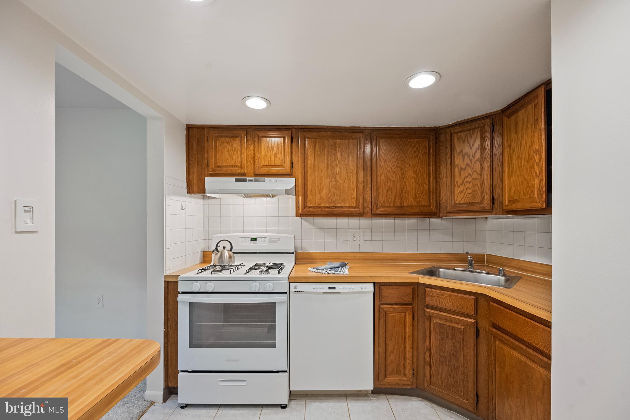 1433 NORTHGATE SQUARE 1A