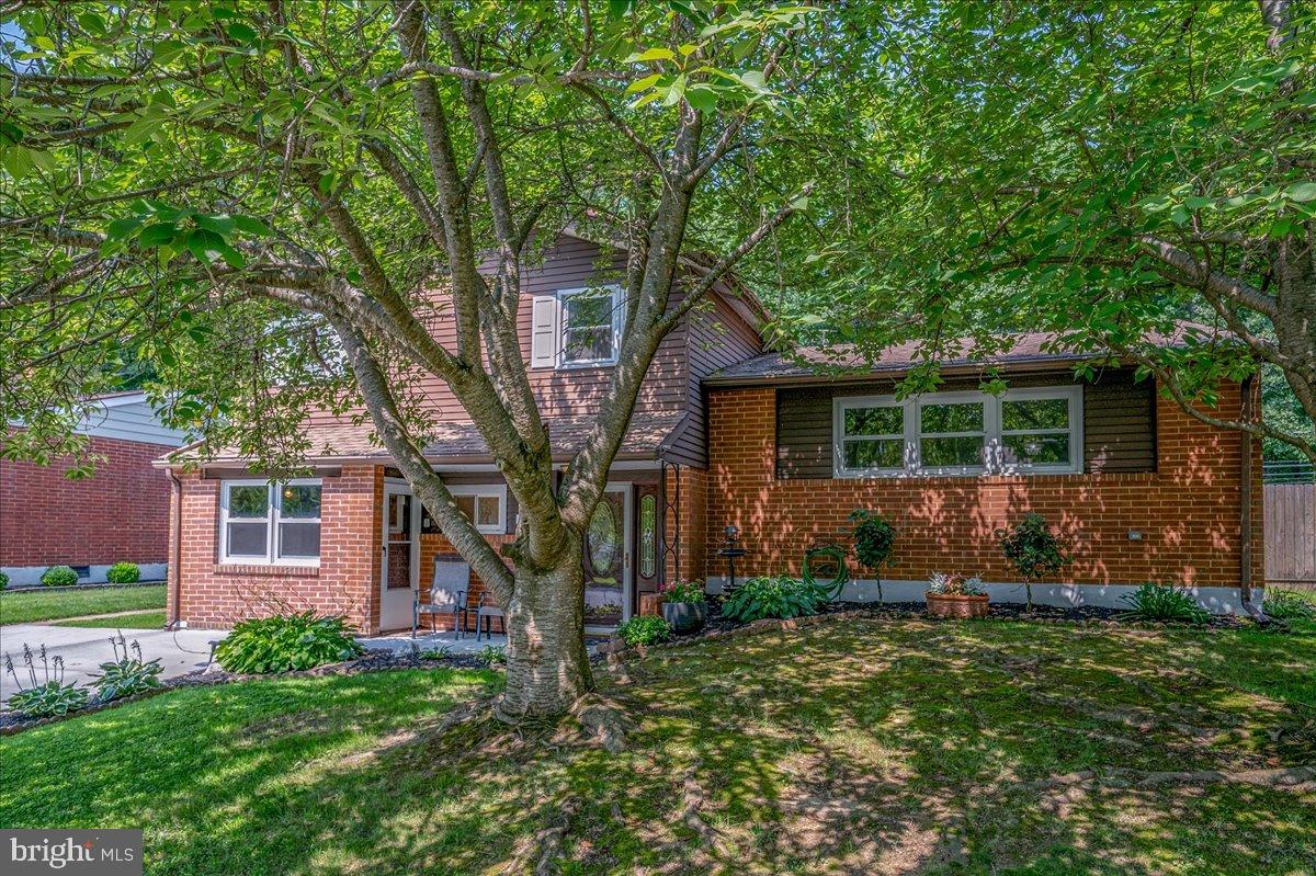2105 WESTMINSTER DRIVE