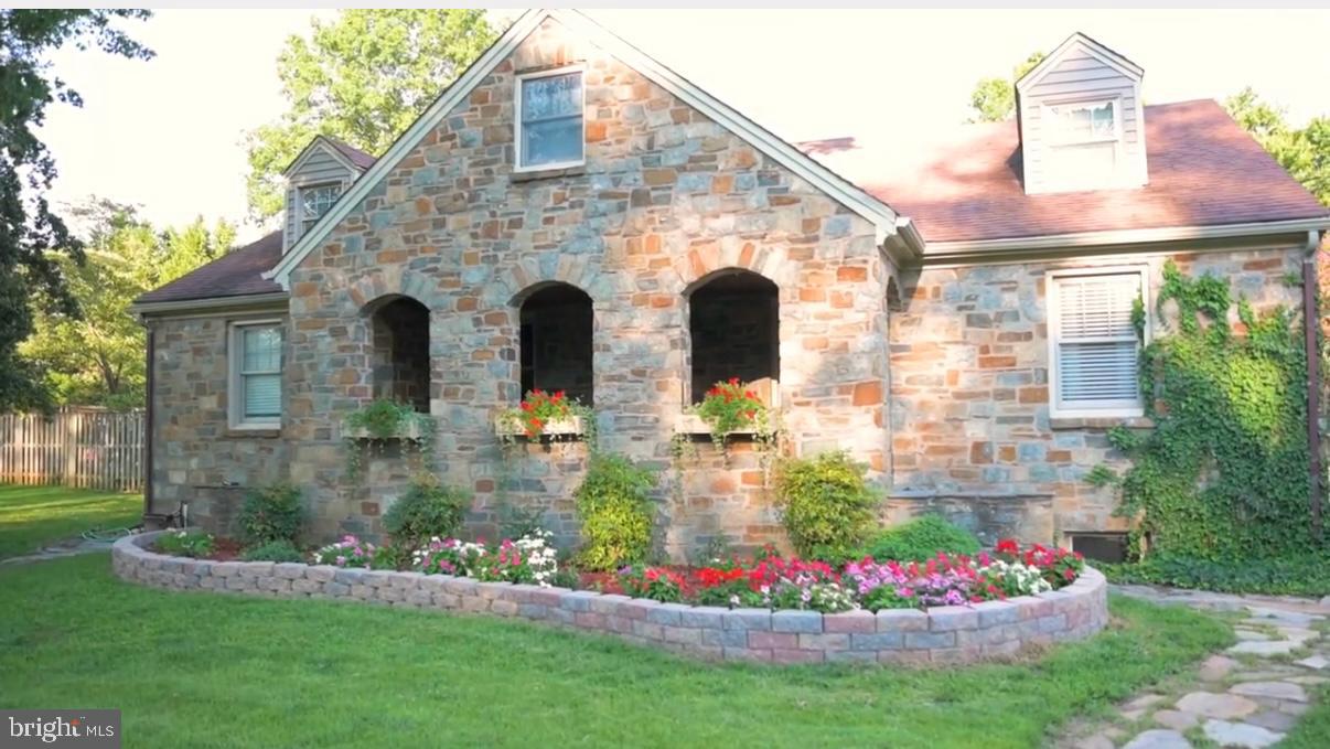 PINECREST - Residential