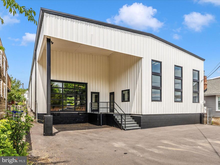 For lease: $12 per square foot + NNN.
Versatile Warehouse Space Available!
Discover the prime location of this nearly 8,000 square foot building situated in the bustling city of Frederick, MD. With its array of potential uses, this property offers an excellent leasing opportunity. Don't miss out on securing this strategic location for your business needs. Contact us for more details on leasing this adaptable warehouse space.