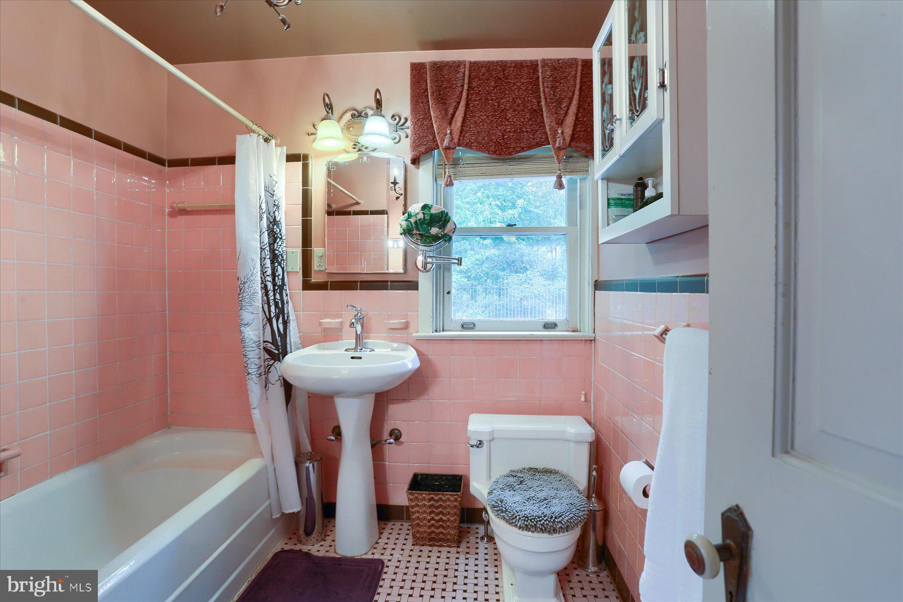 SCHOOL LANE HILLS - Residential