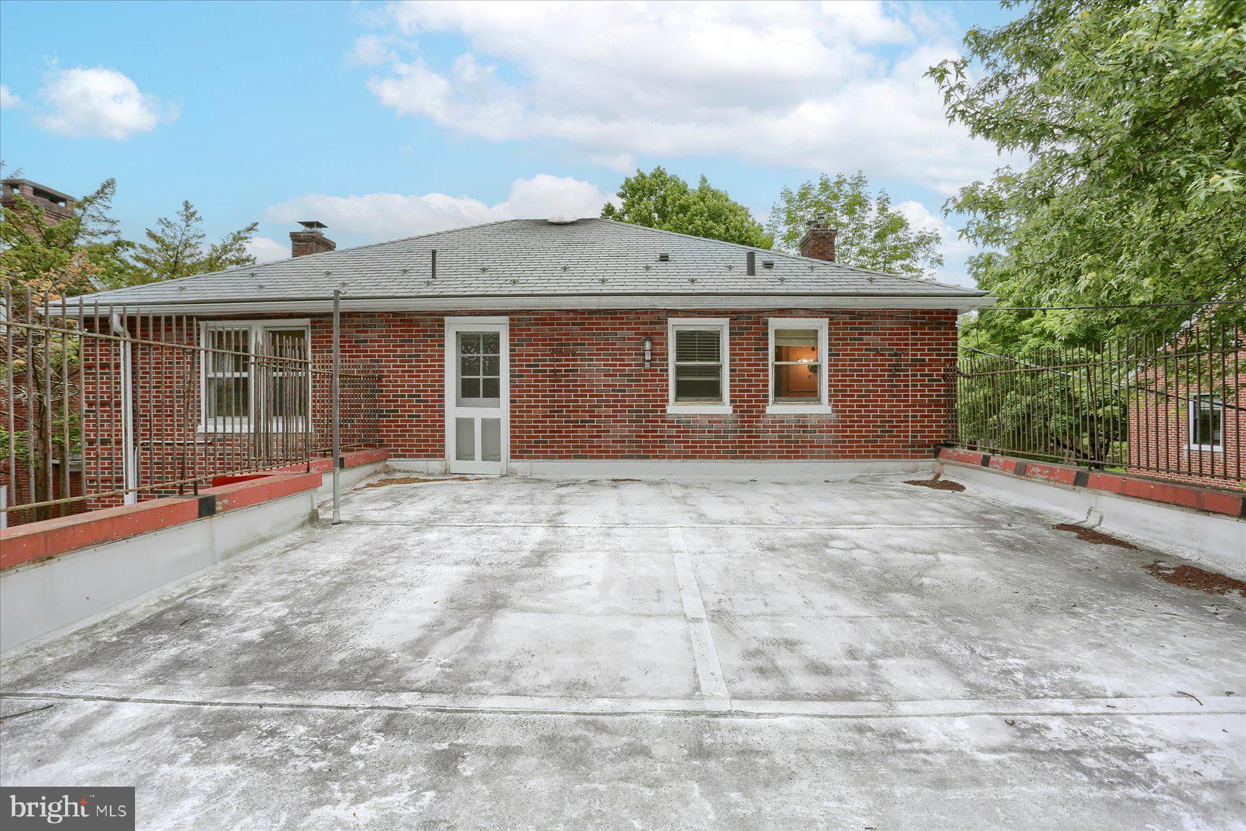 SCHOOL LANE HILLS - Residential