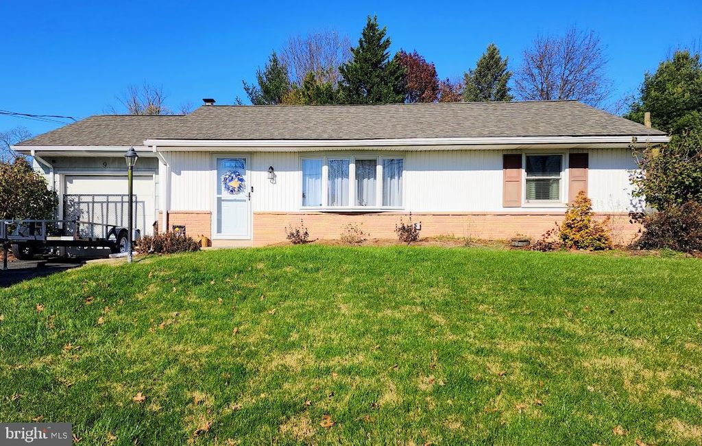 Photo of 9 VIOLET AVE, WILLOW STREET, PA 17584 (MLS # PALA2028098)