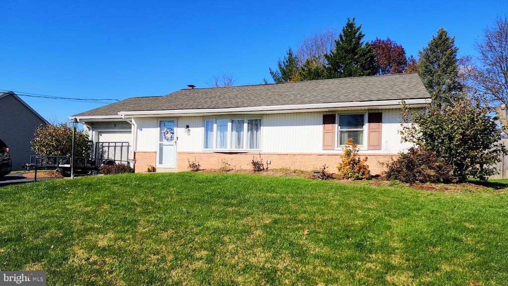 Photo of 9 VIOLET AVE, WILLOW STREET, PA 17584 (MLS # PALA2028098)