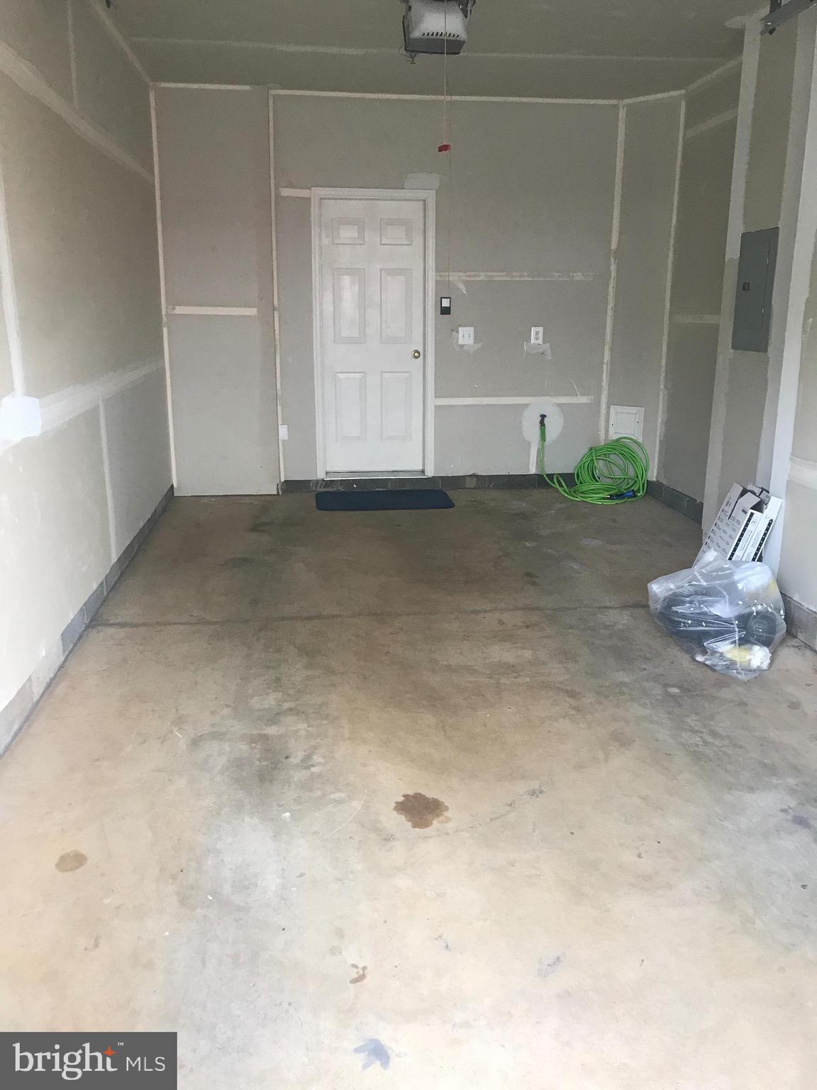 VILLAGES OF POTOMAC AT INDIAN HEAD - Residential Lease