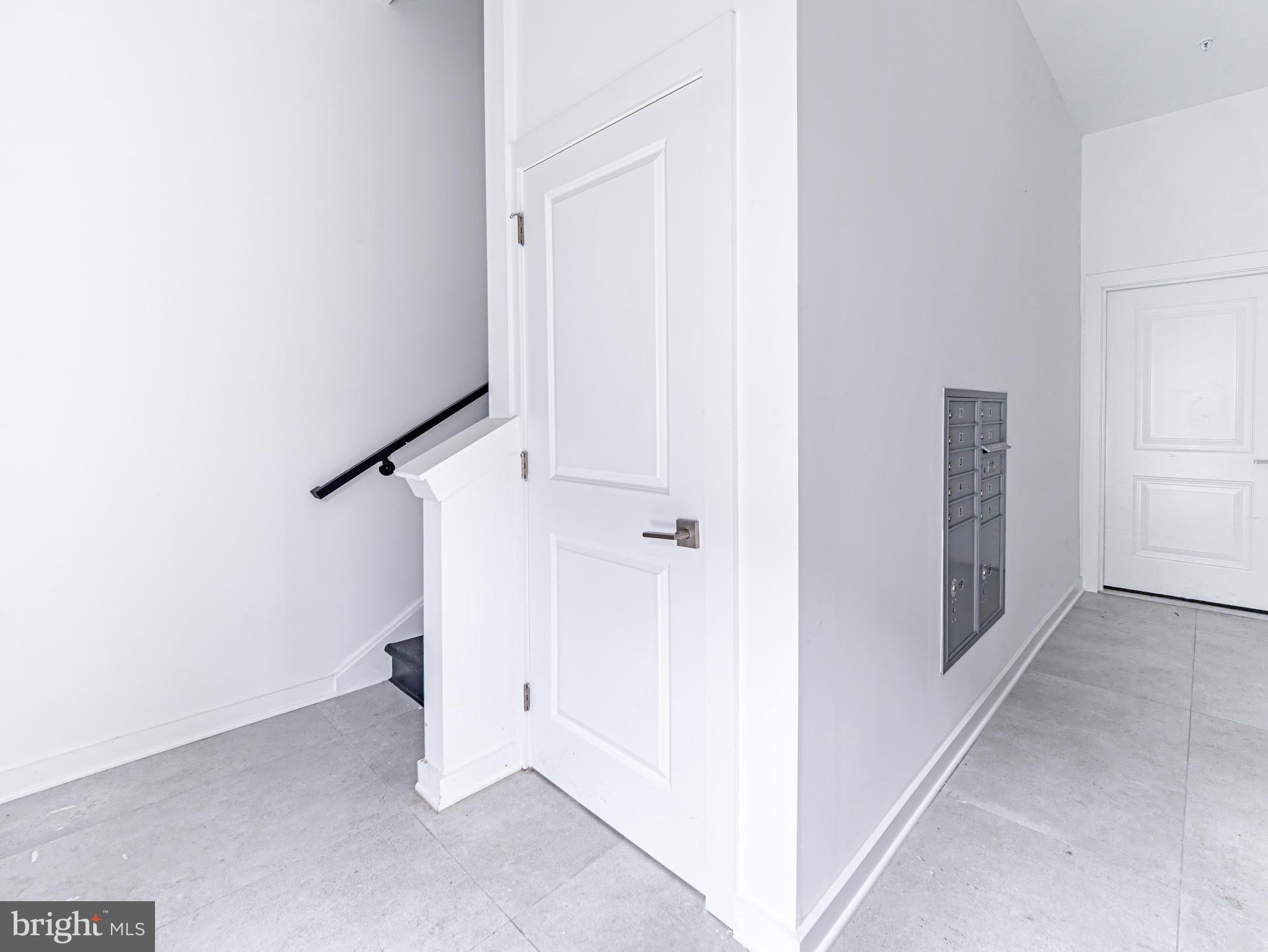 2403-2407 W THOMPSON STREET 6