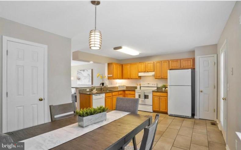 STONE RIVER - Residential Lease