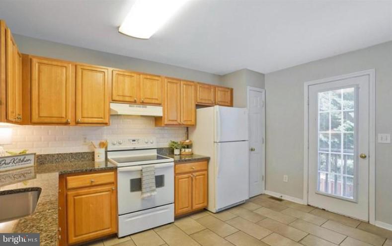 STONE RIVER - Residential Lease