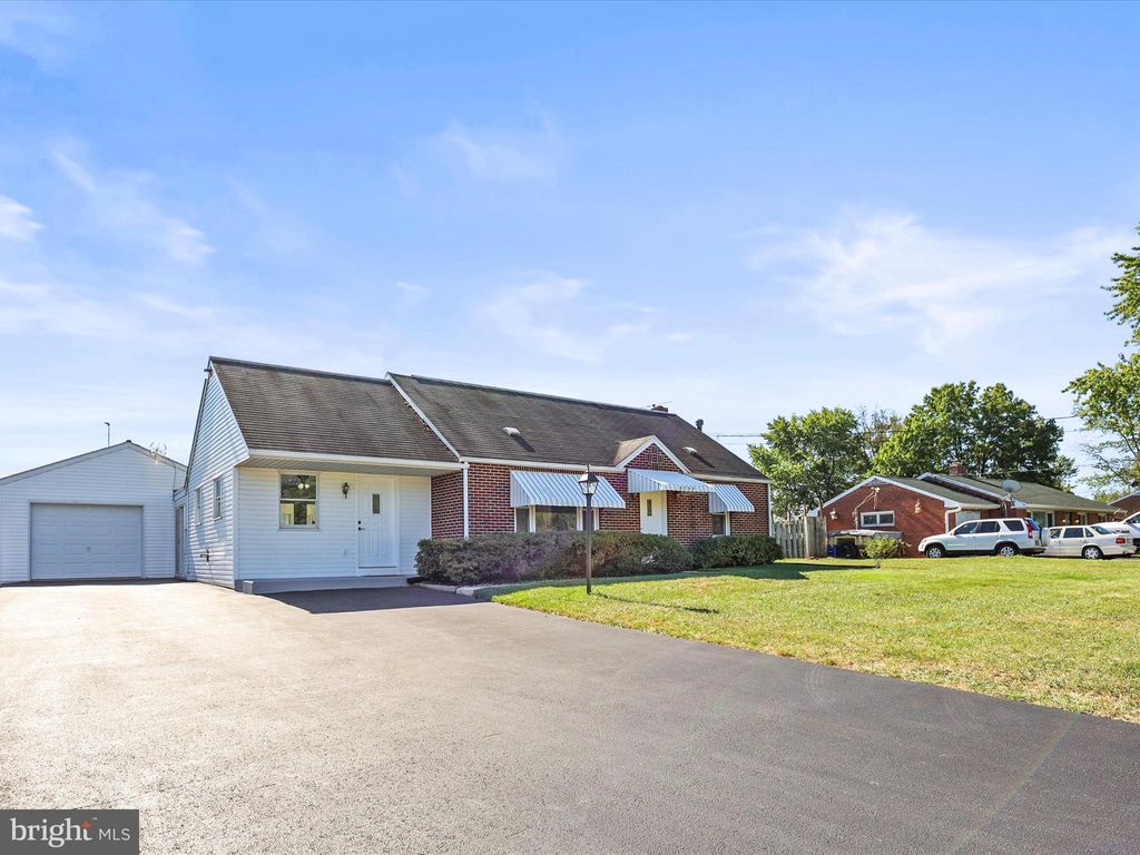 Photo of 2762 Sunset Lane, YORK, PA 17408 (MLS # PAYK2090722)