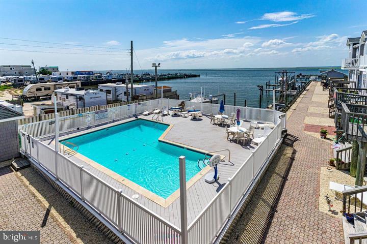 102 ROOSEVELT AV BS37