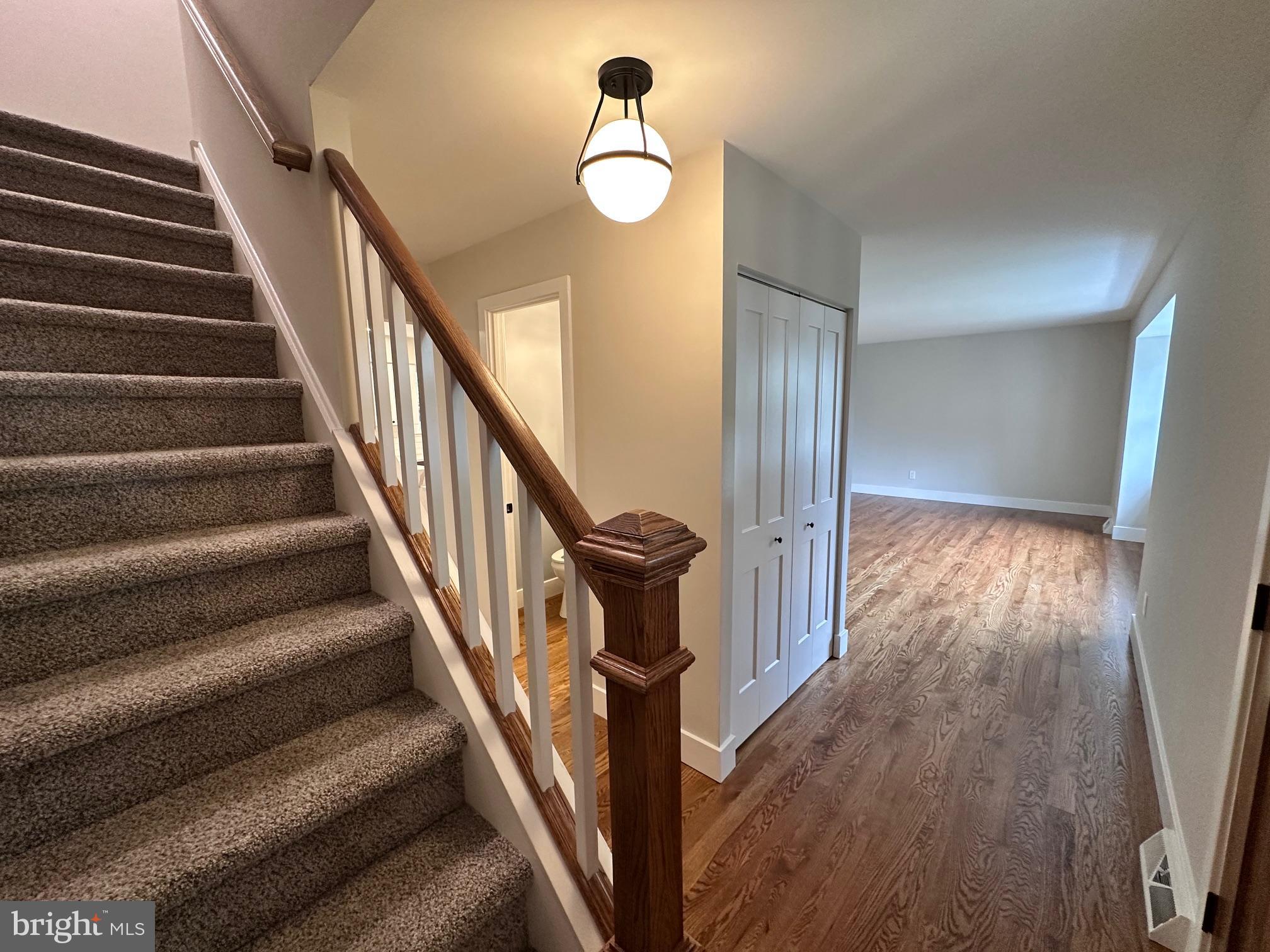 NAAMANS WOODS - Residential