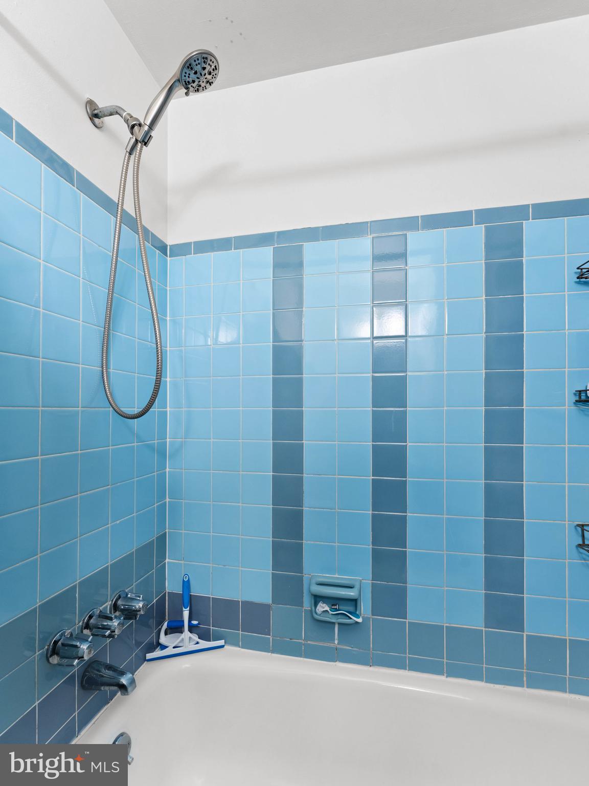 ACADEMY GARDENS - Residential Income