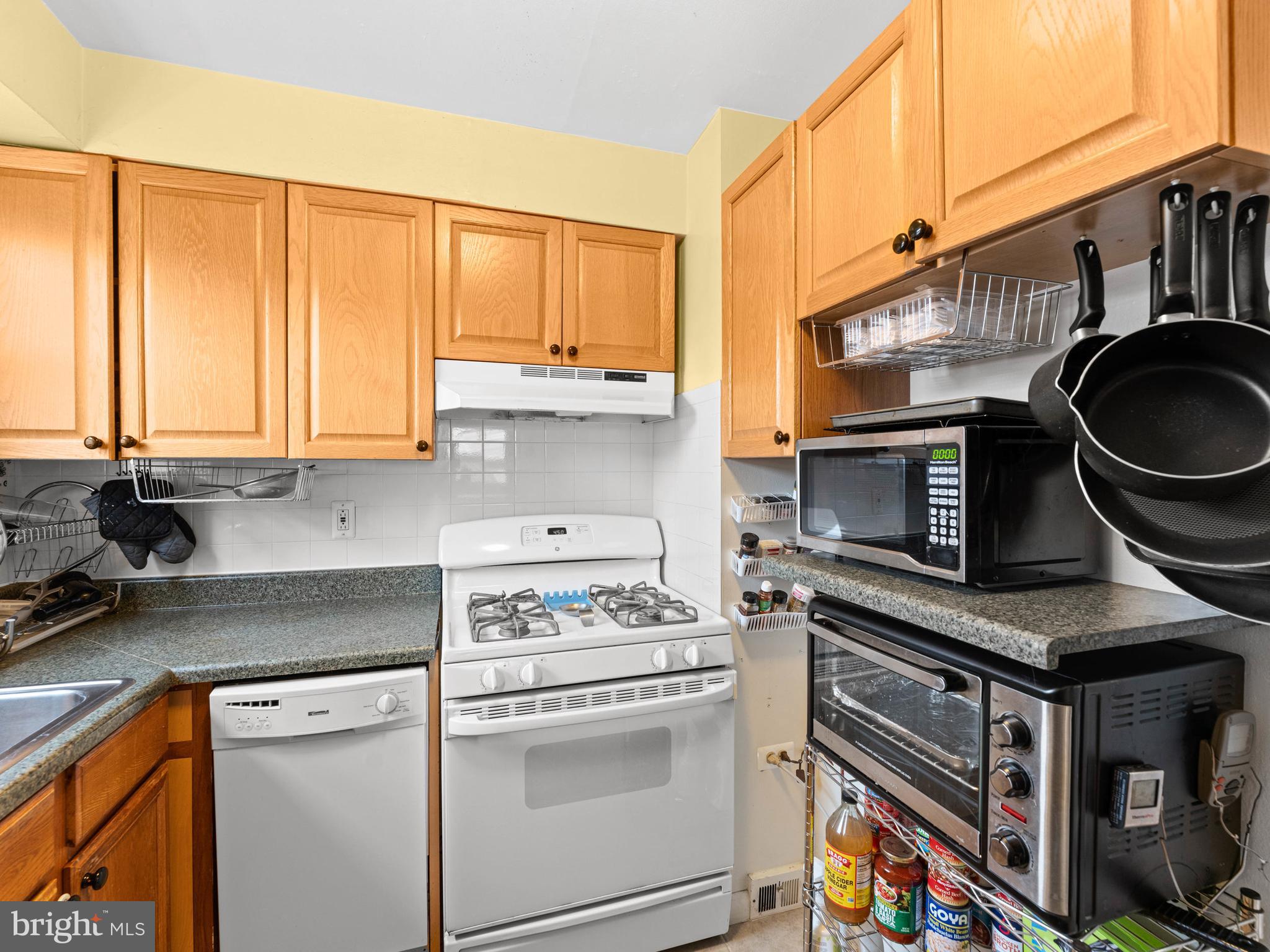 ACADEMY GARDENS - Residential Income