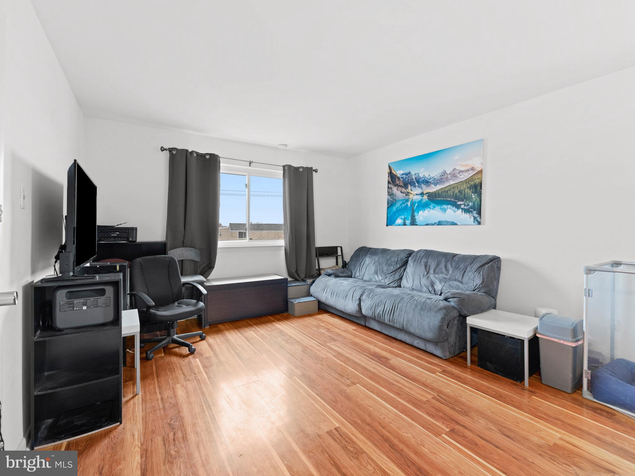 ACADEMY GARDENS - Residential Income