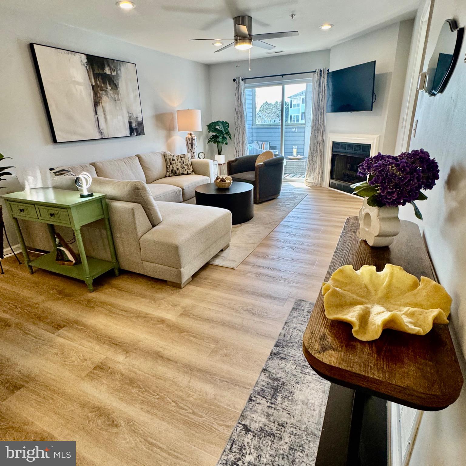 SANIBEL VILLAGE - Residential