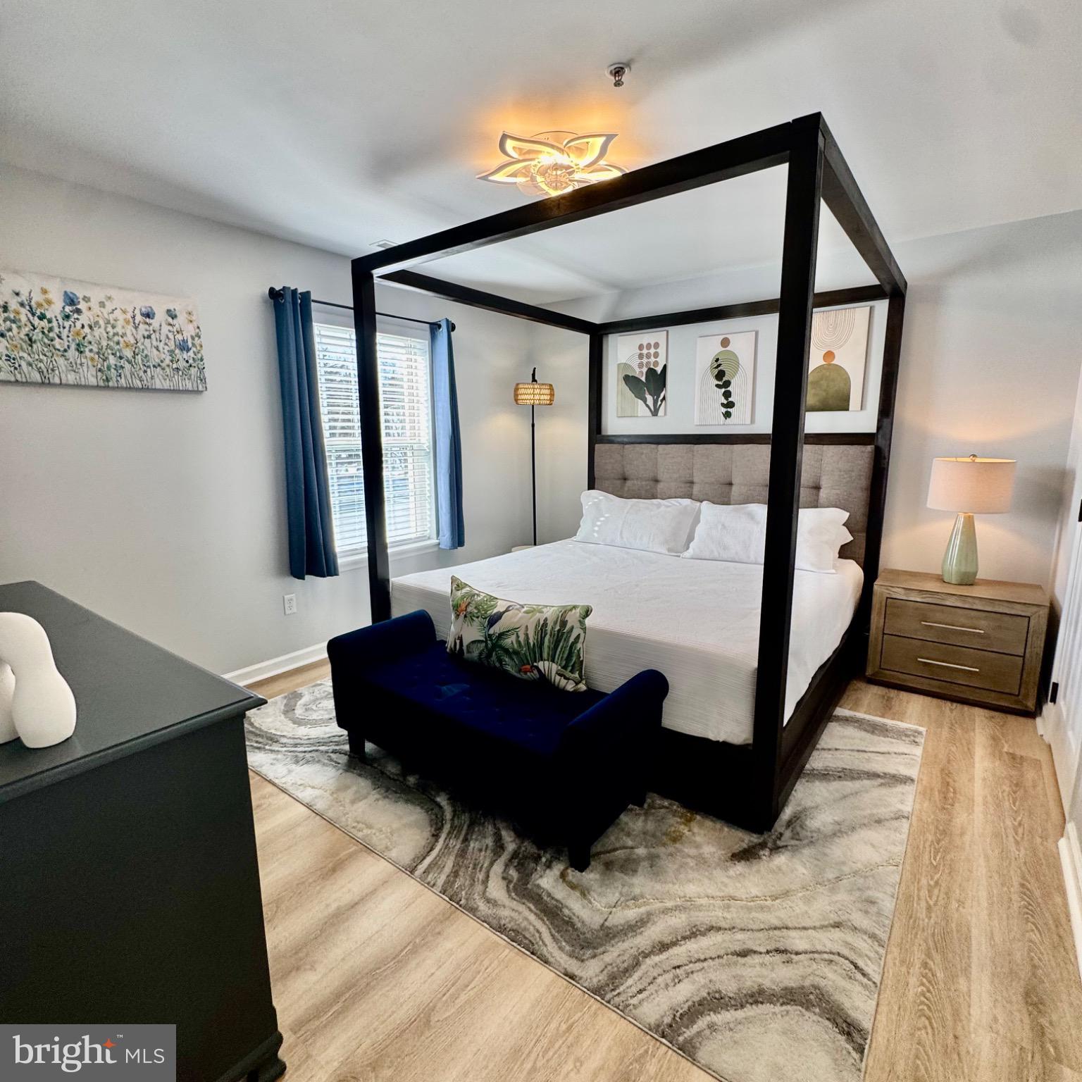 SANIBEL VILLAGE - Residential