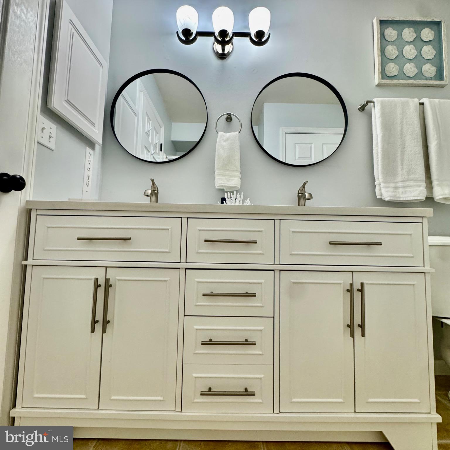 SANIBEL VILLAGE - Residential