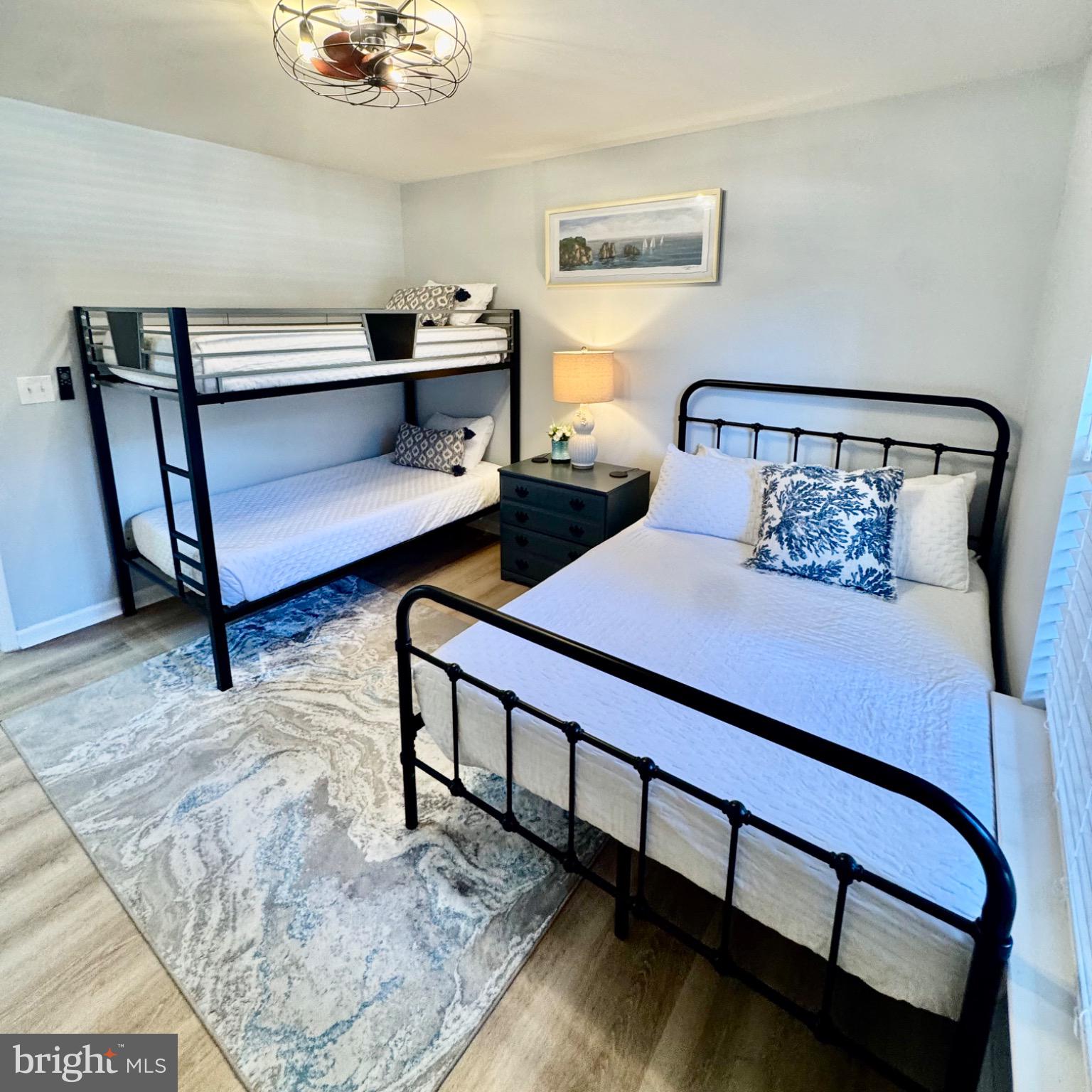 SANIBEL VILLAGE - Residential