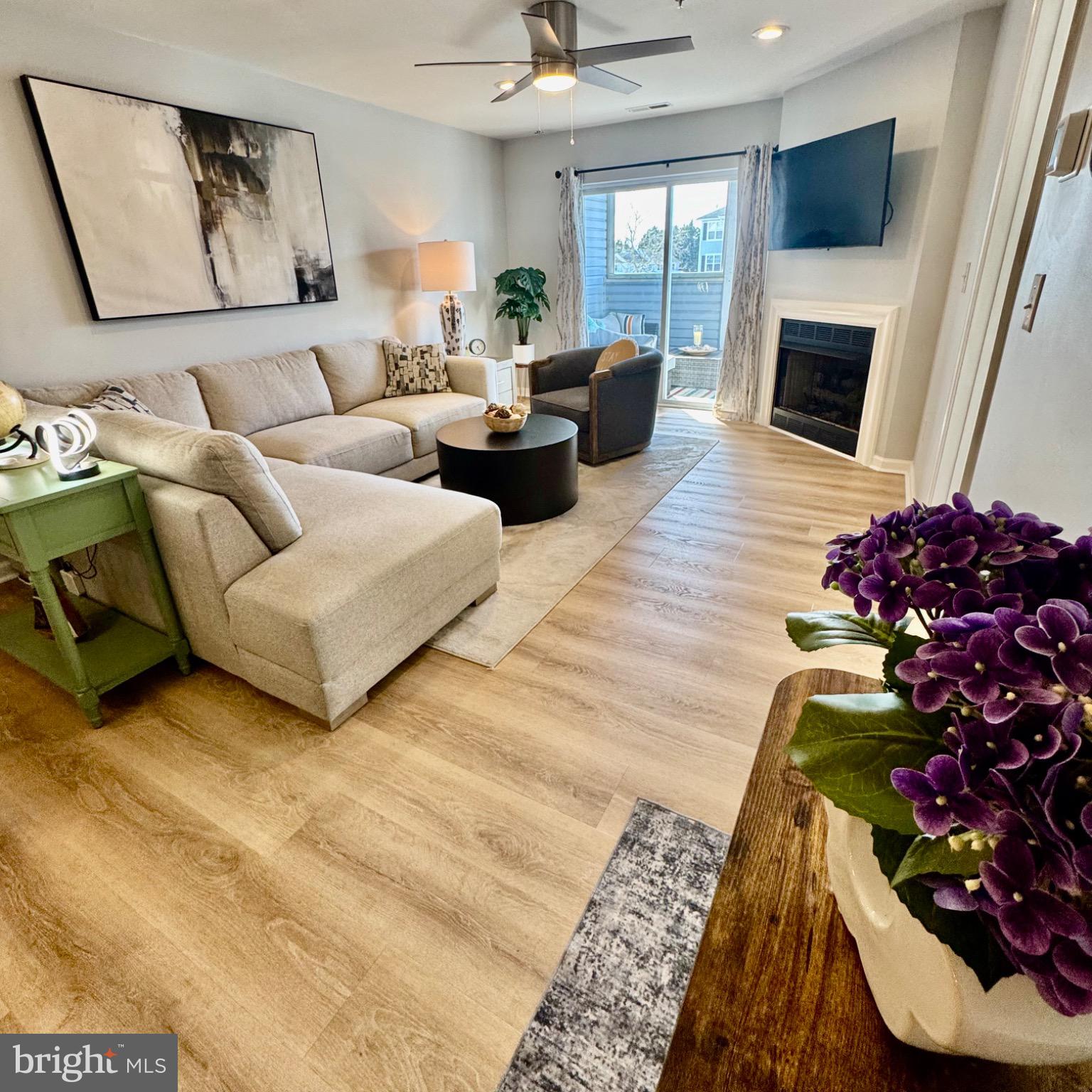 SANIBEL VILLAGE - Residential