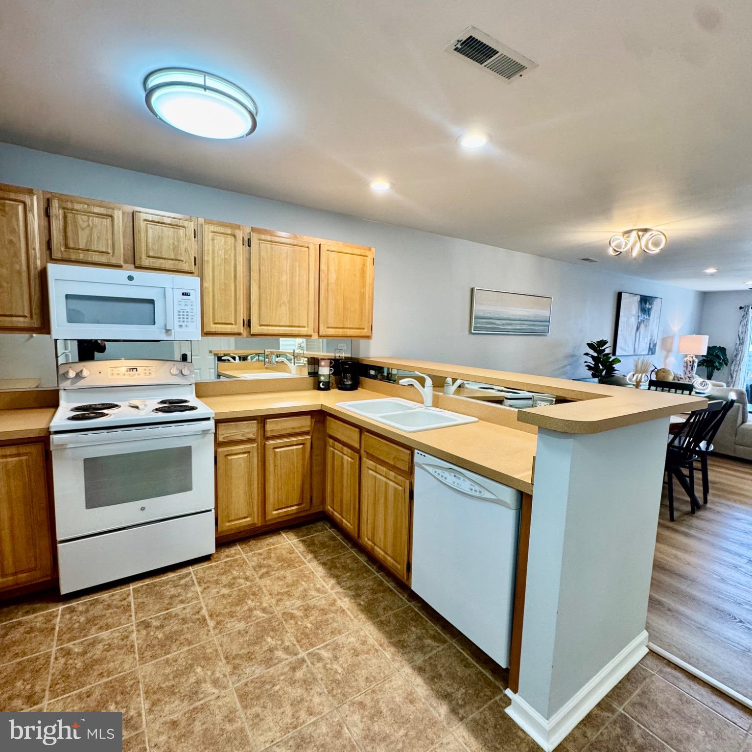 SANIBEL VILLAGE - Residential