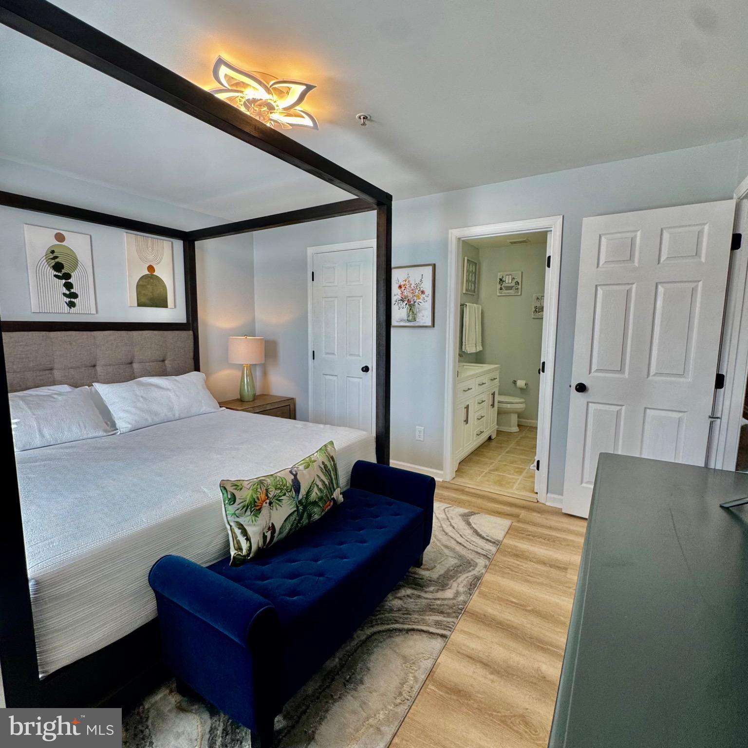 SANIBEL VILLAGE - Residential