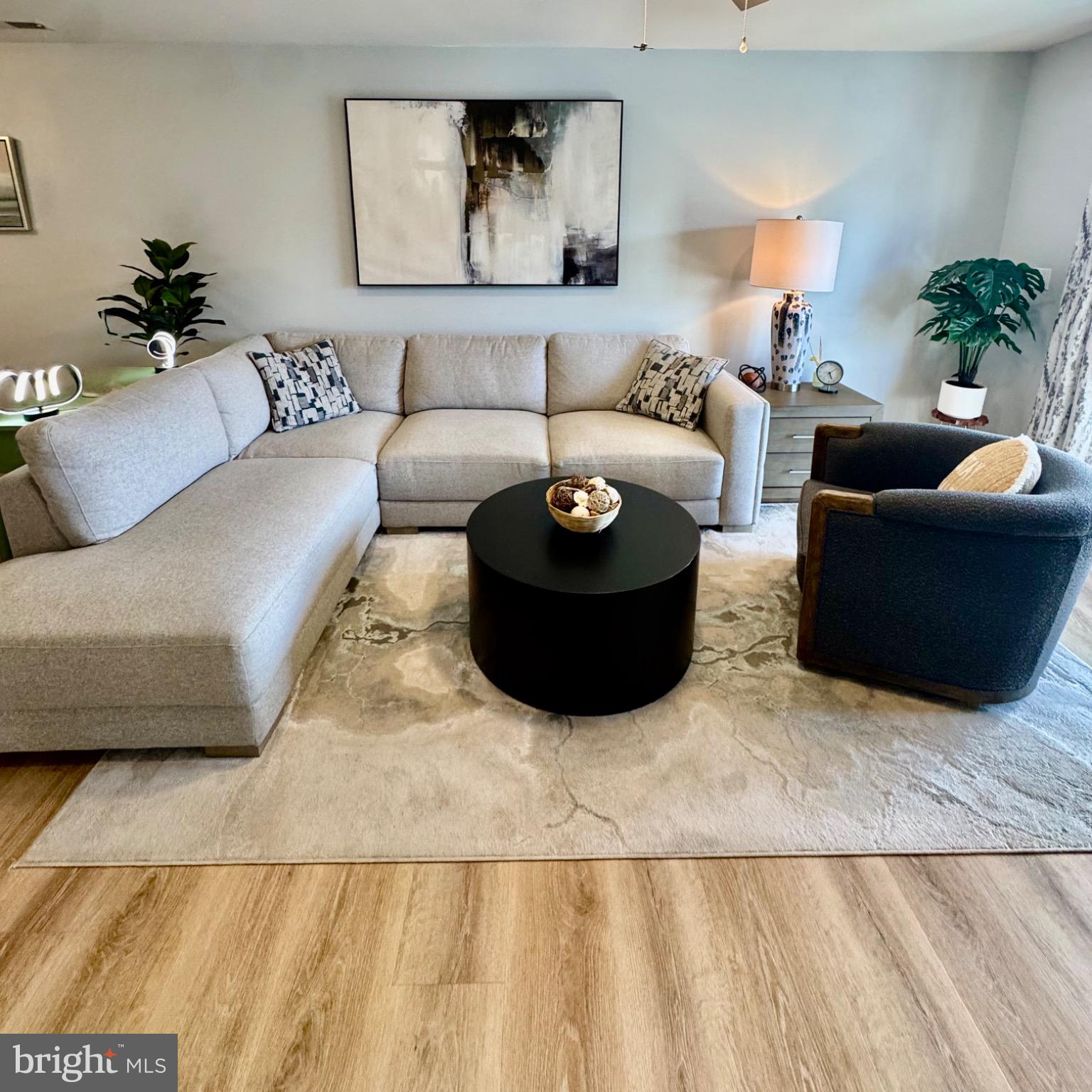 SANIBEL VILLAGE - Residential