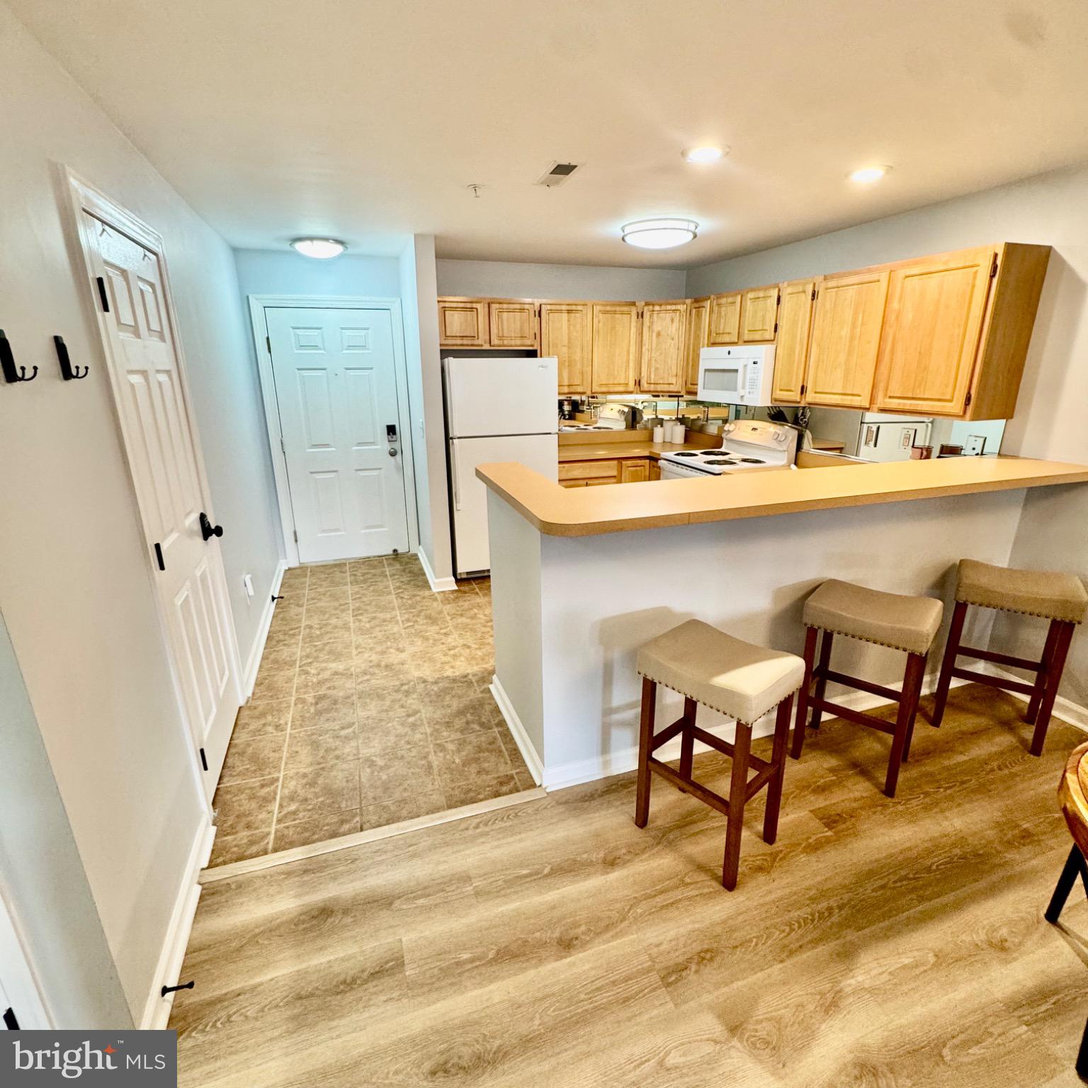 SANIBEL VILLAGE - Residential