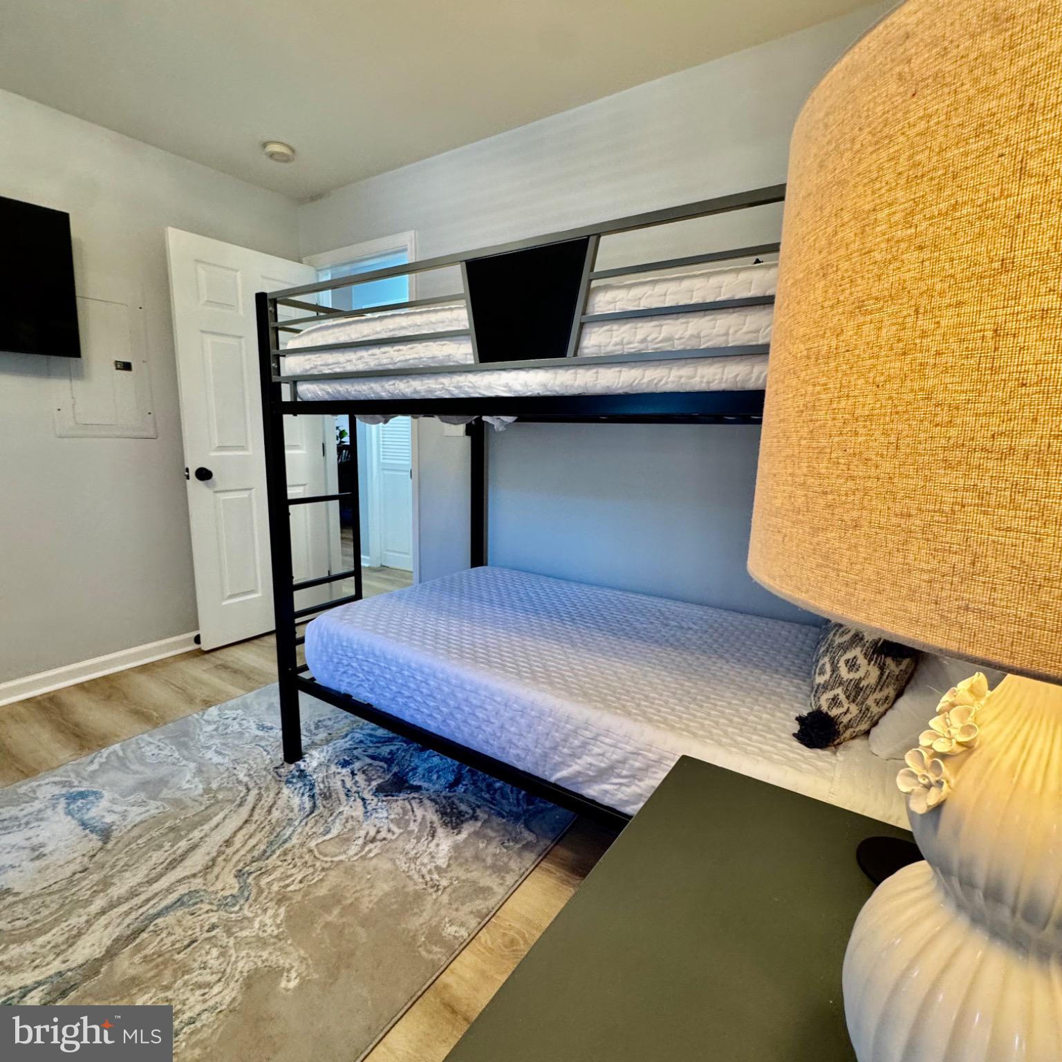 SANIBEL VILLAGE - Residential