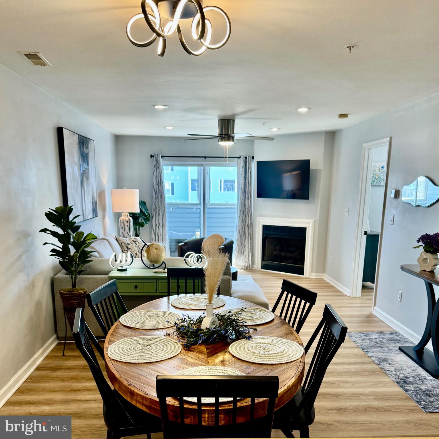 SANIBEL VILLAGE - Residential