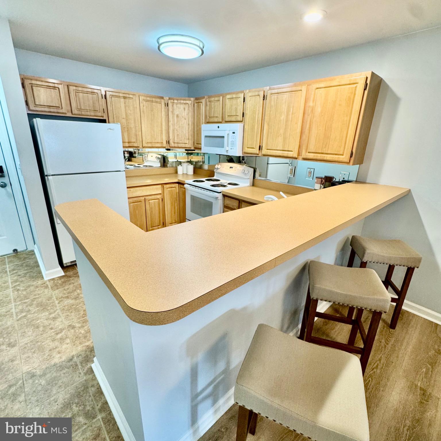 SANIBEL VILLAGE - Residential