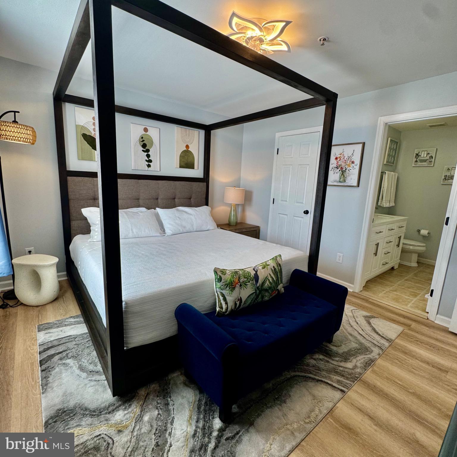 SANIBEL VILLAGE - Residential