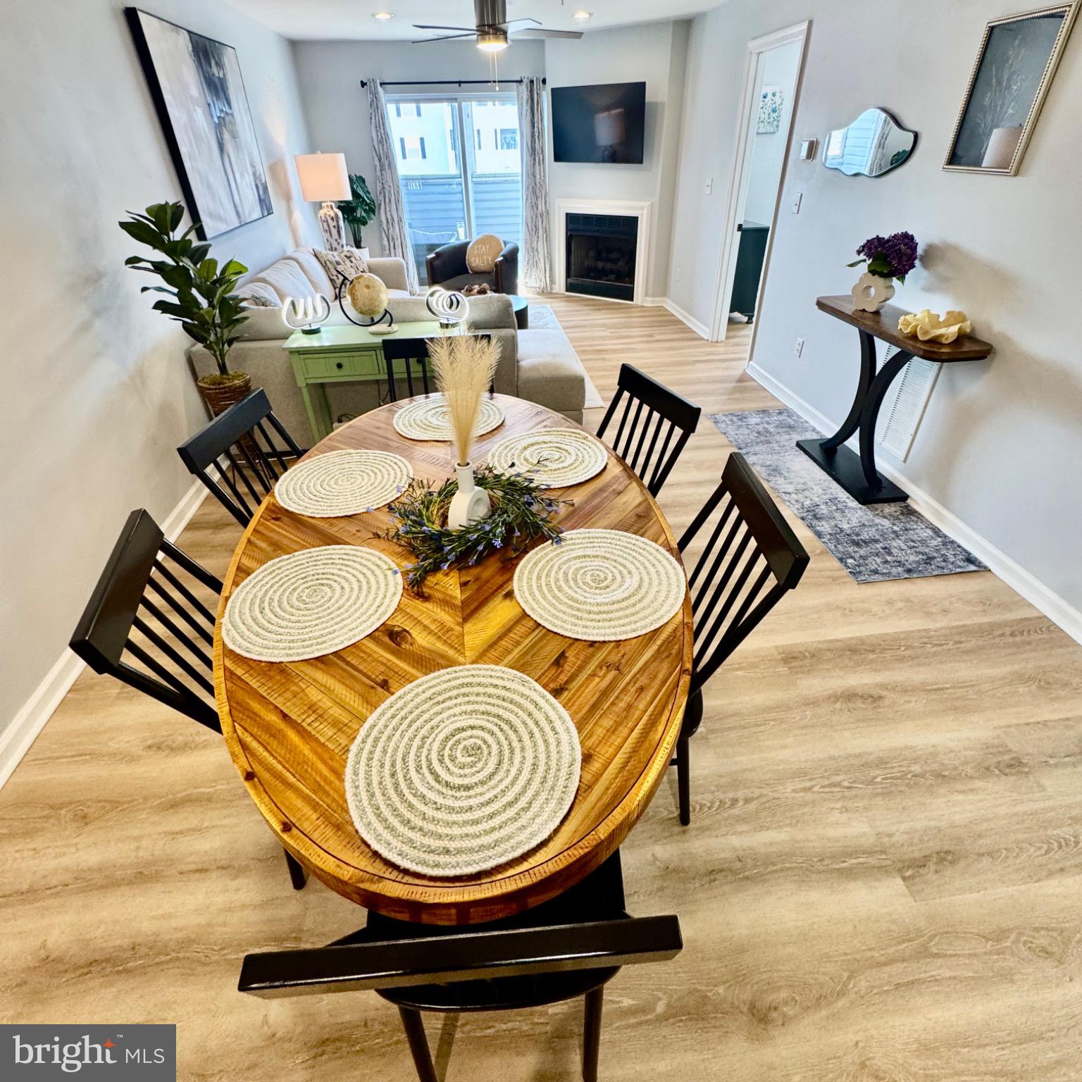 SANIBEL VILLAGE - Residential