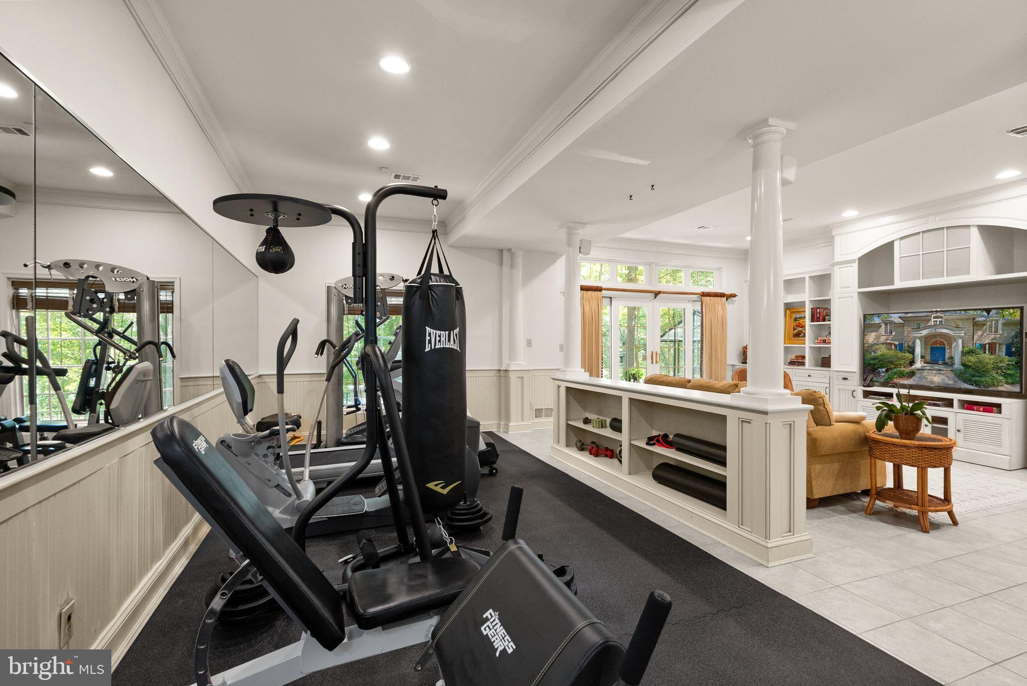 POTOMAC OUTSIDE - Residential