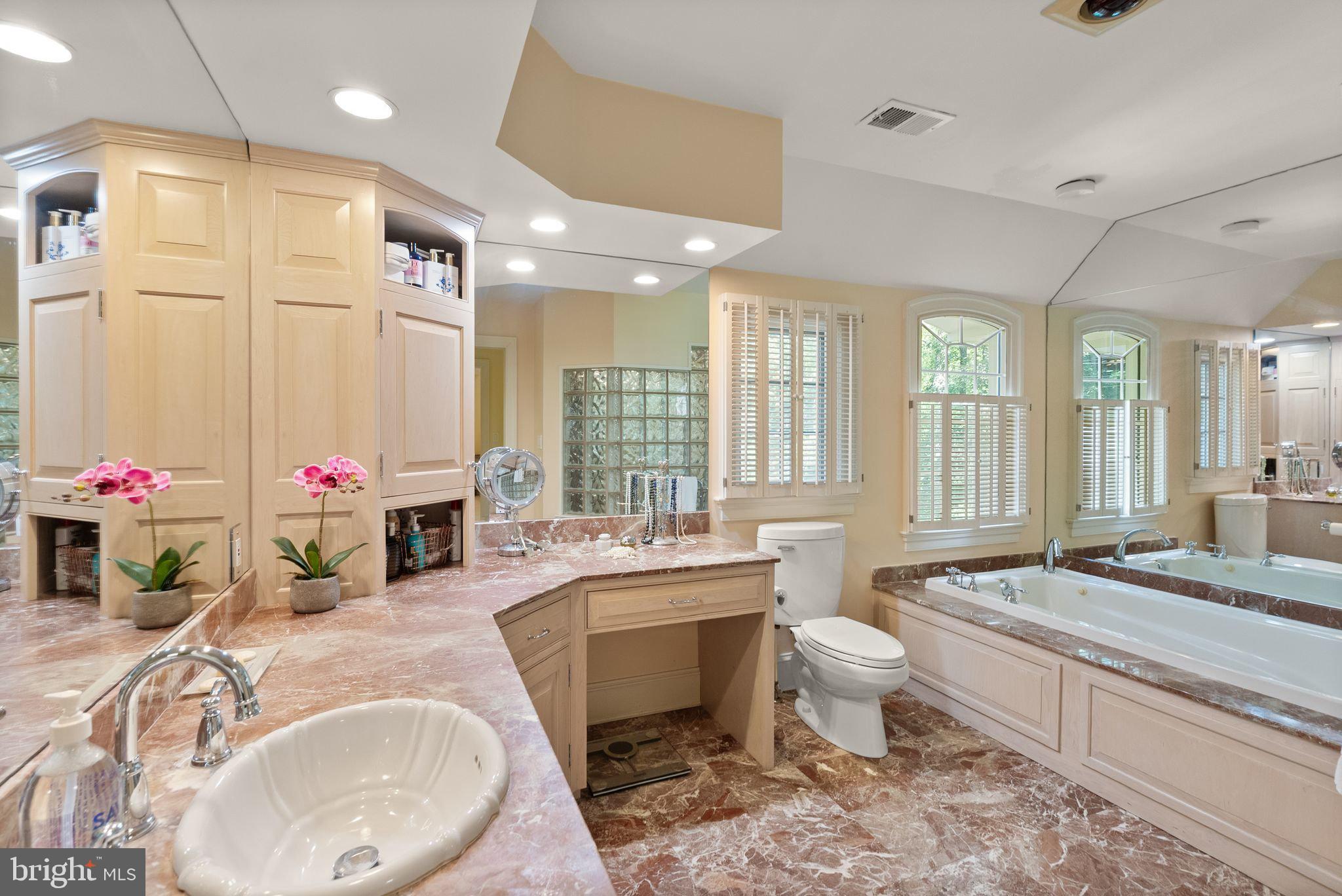 POTOMAC OUTSIDE - Residential